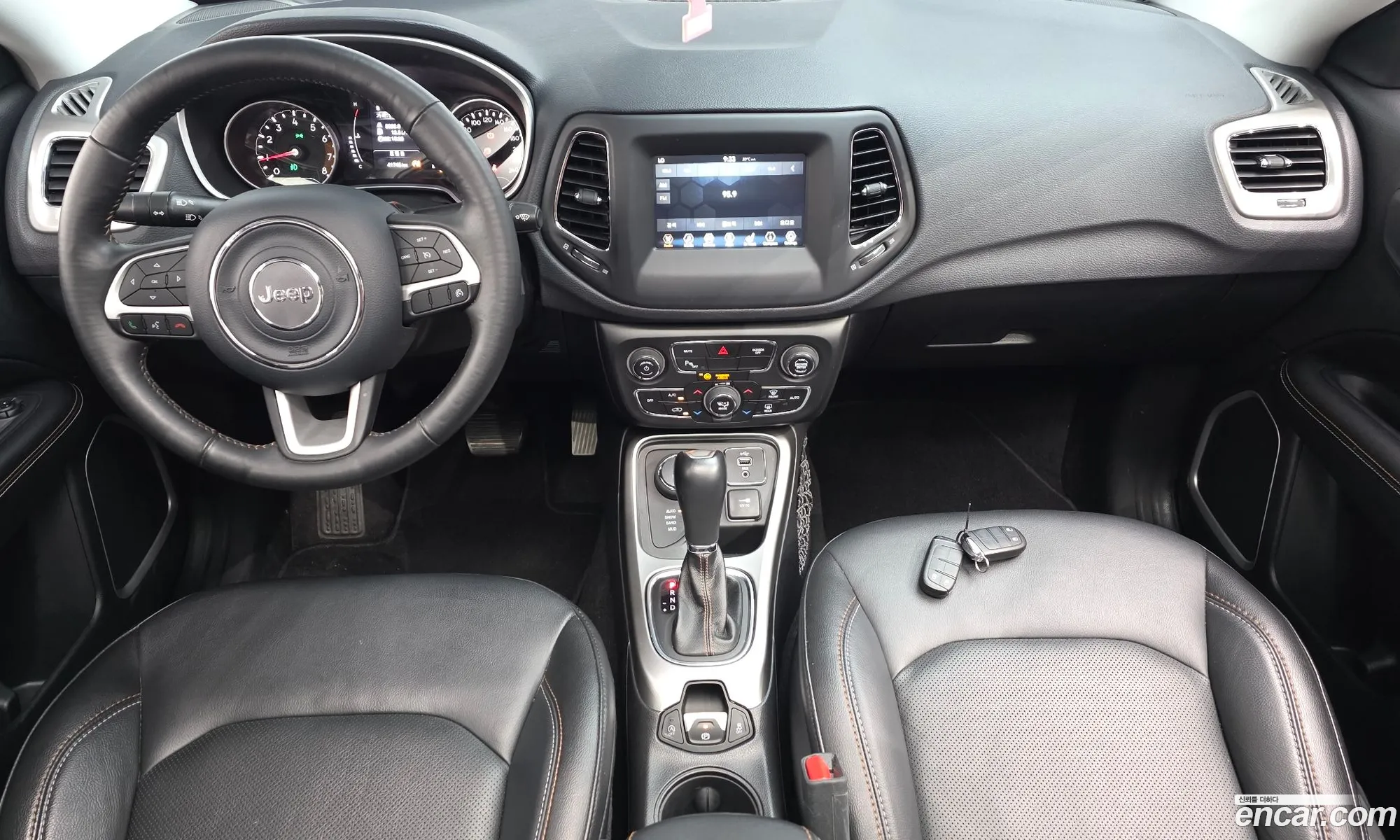 Jeep Compass 2018 3C4NJDBB9JT396605 — 4