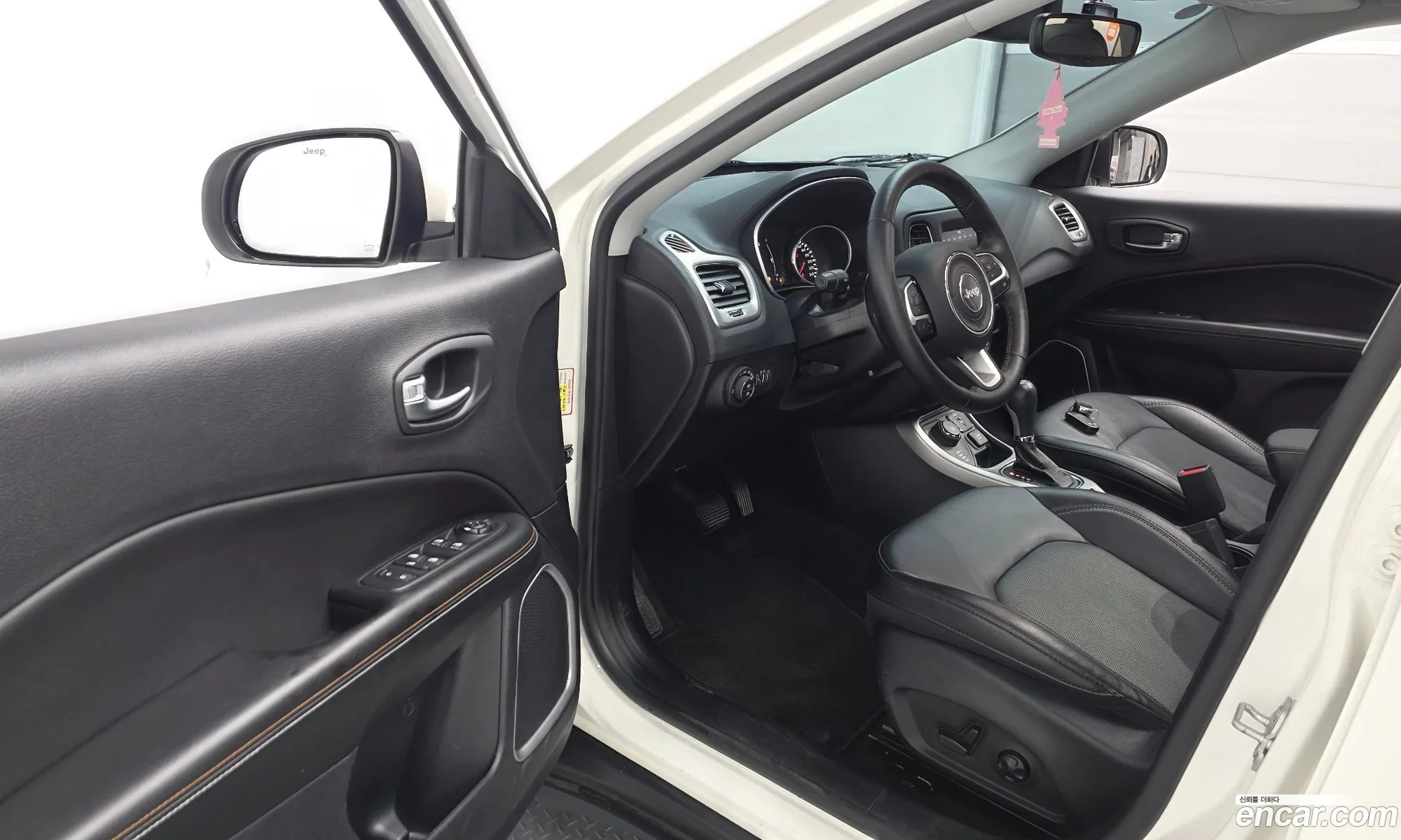Jeep Compass 2018 3C4NJDBB9JT396605 — 8