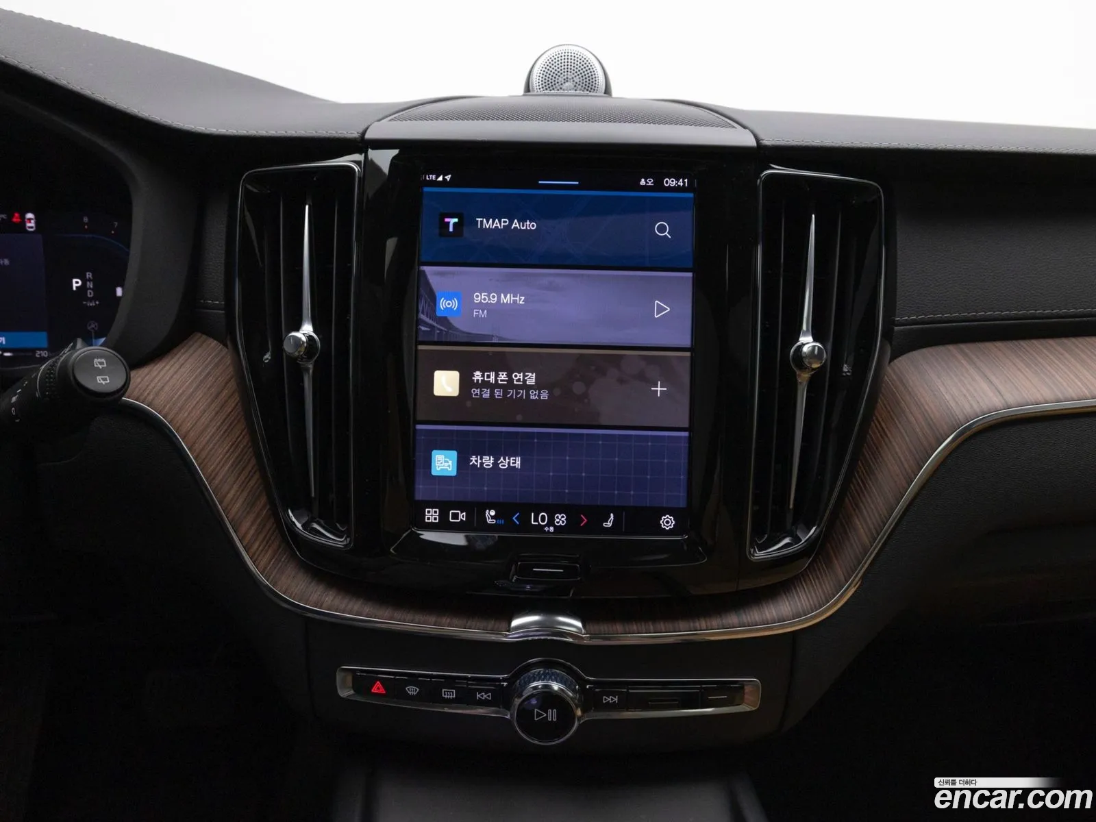 Volvo XC60 2025 — 2