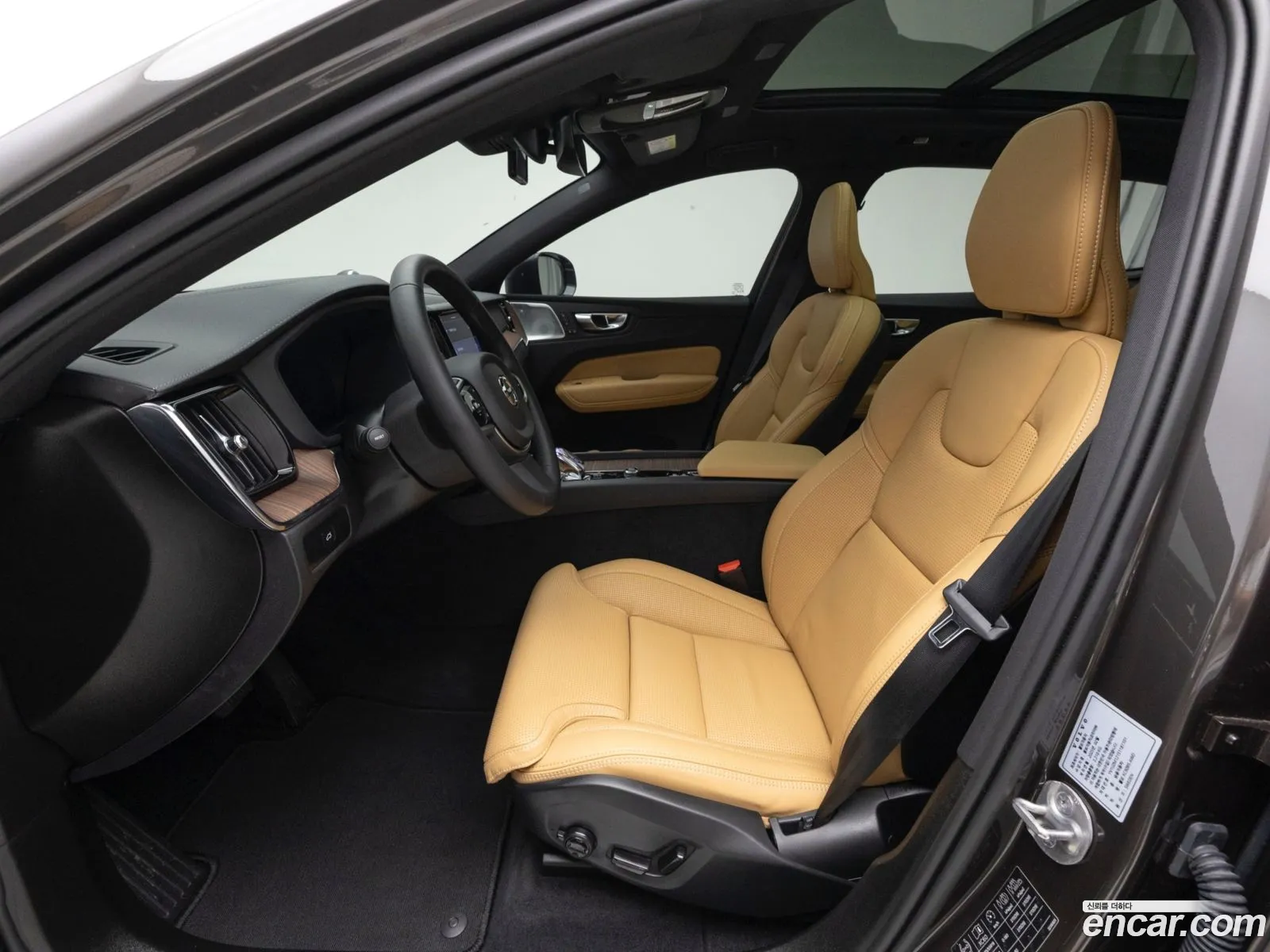 Volvo XC60 2025 — 3