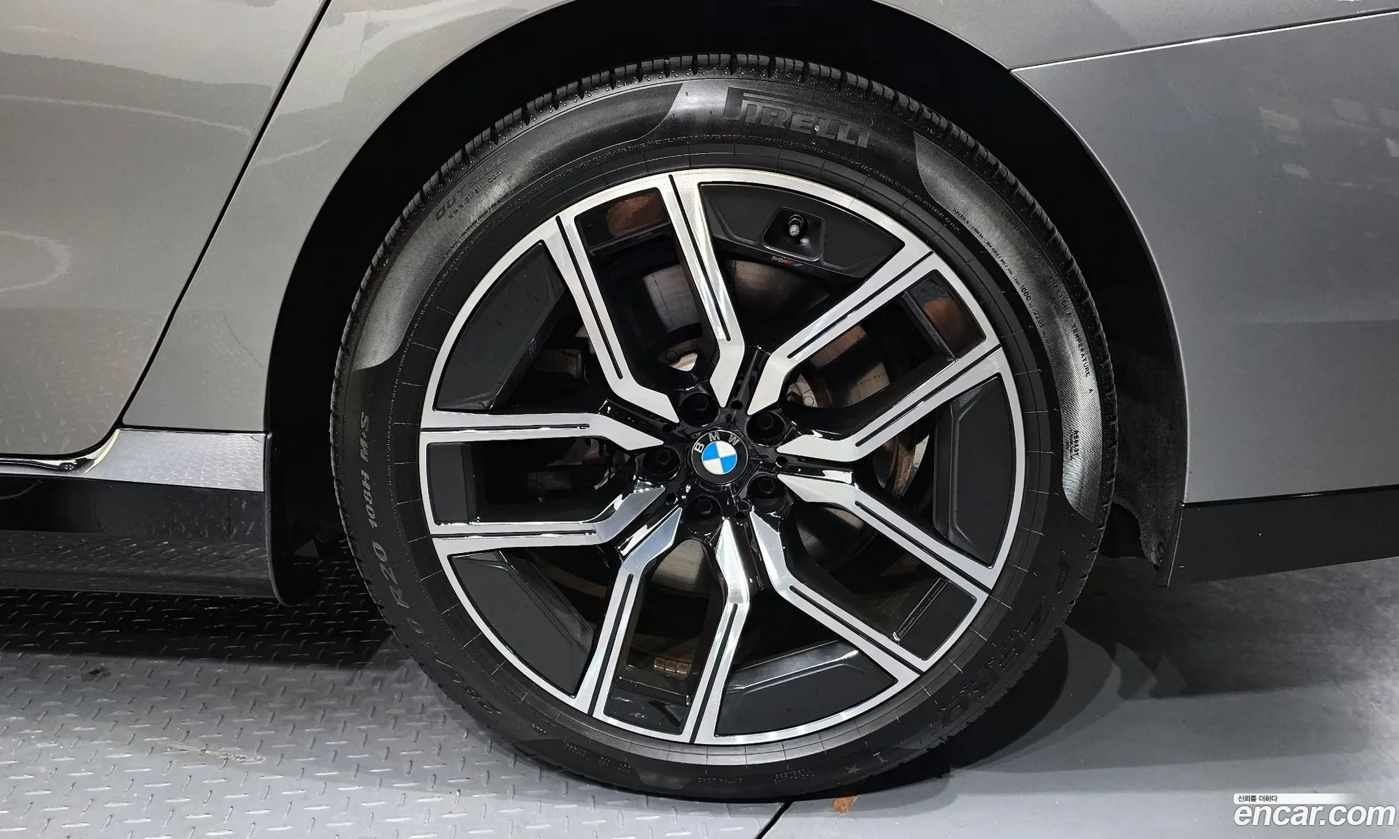 BMW i7 2023 — 27