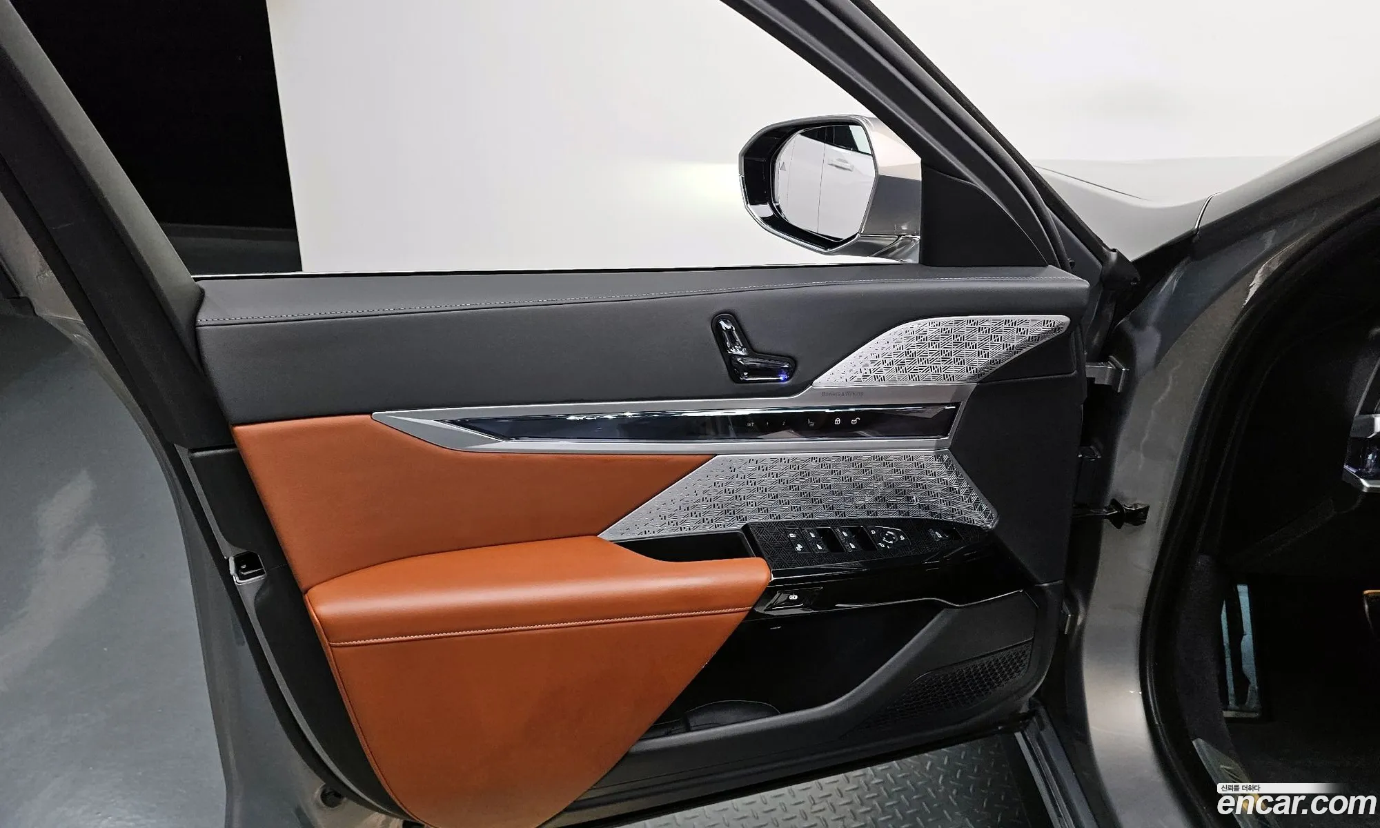 BMW i7 2023 — 16