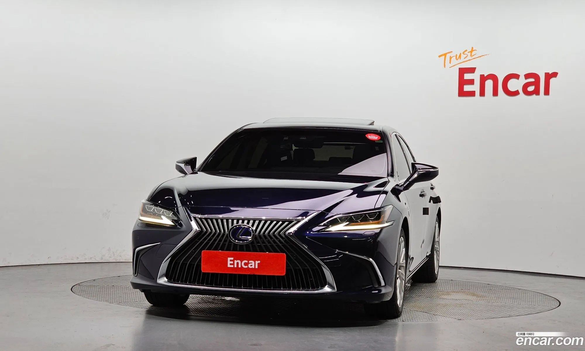 Lexus ES300h 7th Gen 2019 — 32