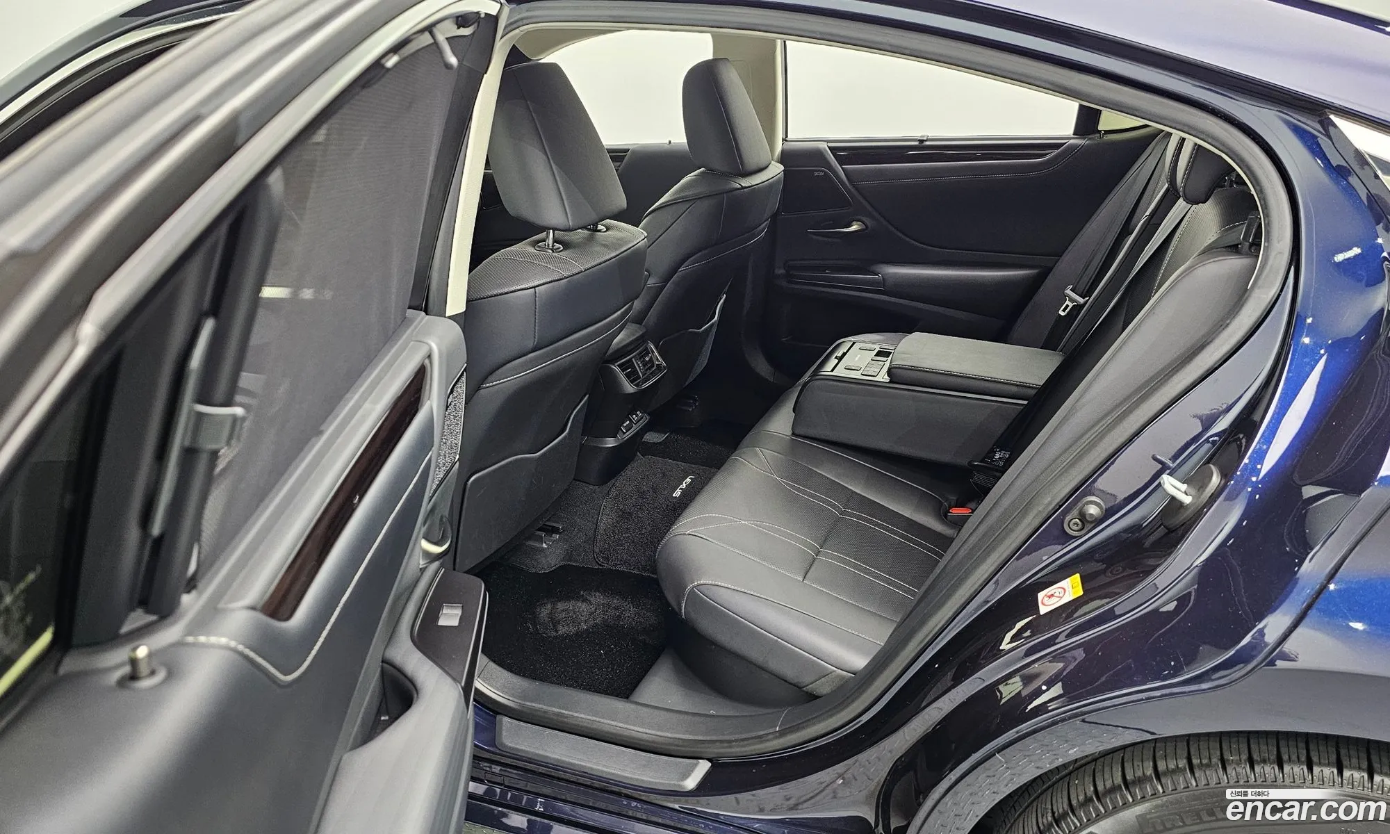 Lexus ES300h 7th Gen 2019 — 11