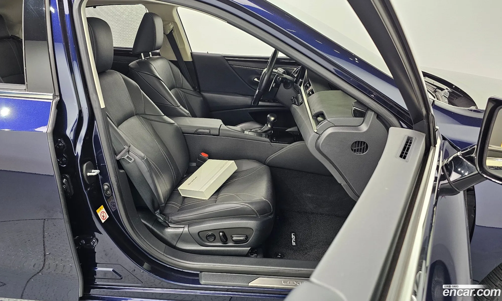 Lexus ES300h 7th Gen 2019 — 20