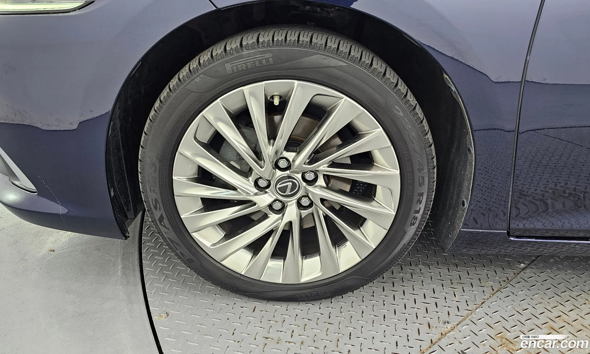 Lexus ES300h 7th Gen 2019 — 14