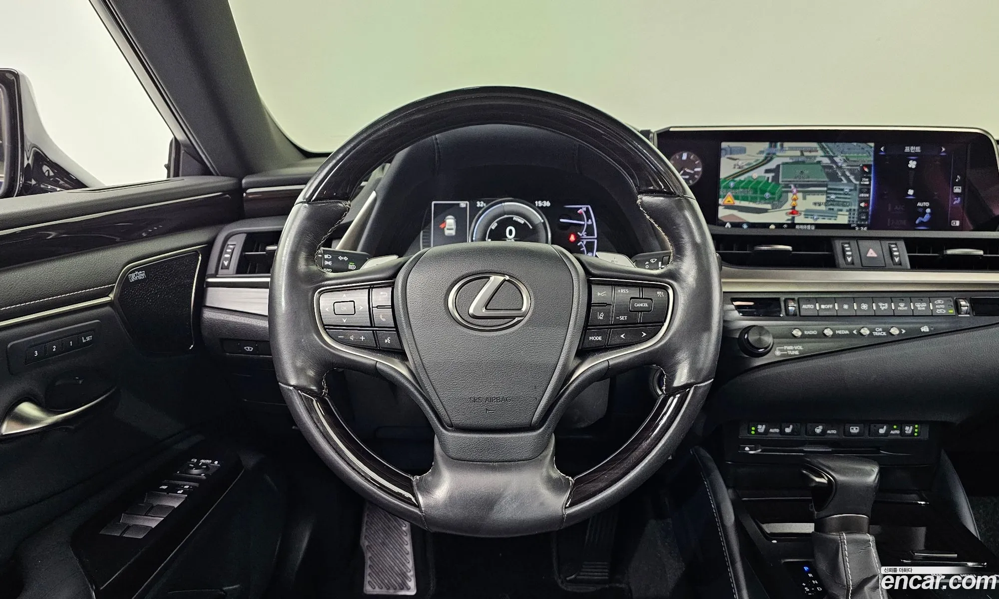Lexus ES300h 7th Gen 2019 — 25
