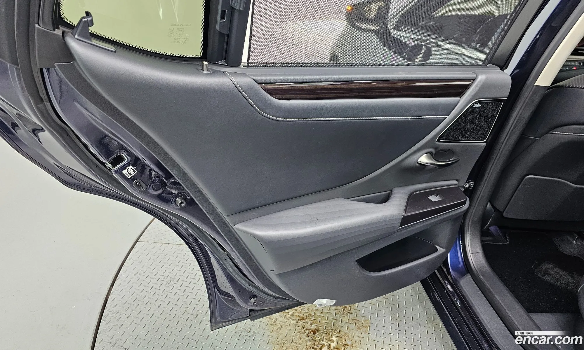 Lexus ES300h 7th Gen 2019 — 23