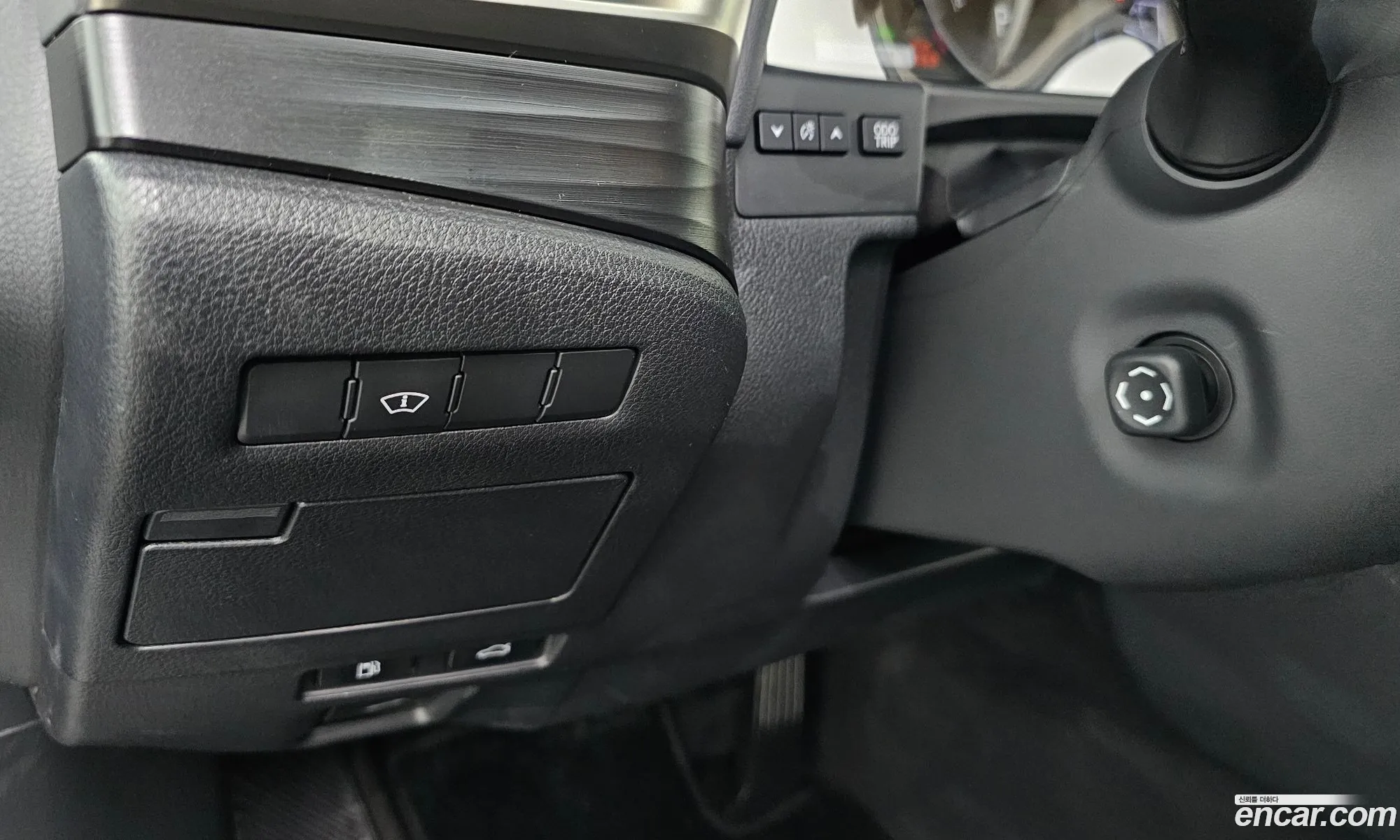 Lexus ES300h 7th Gen 2019 — 3