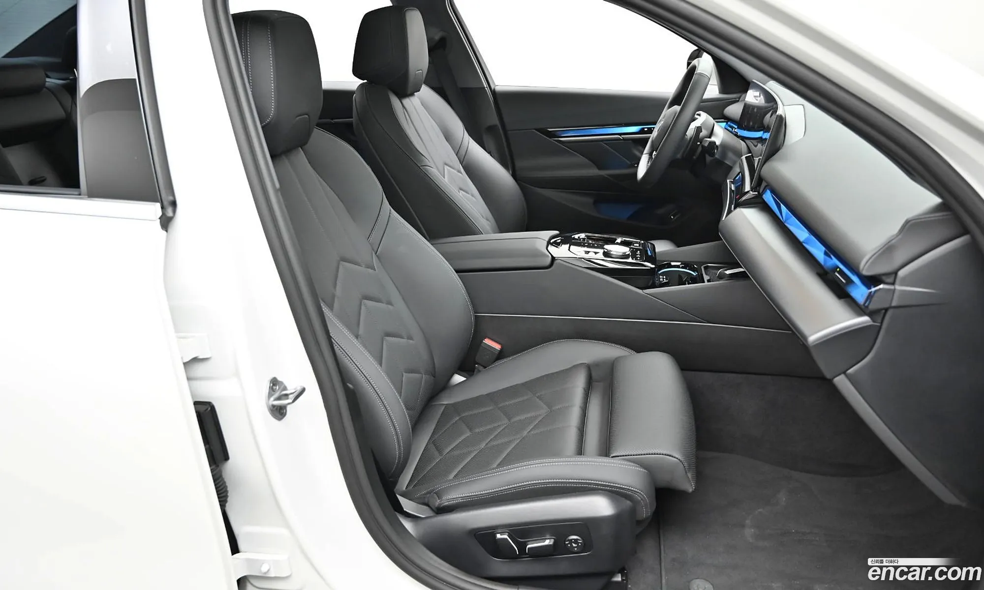 BMW 5 Series 2025 — 19