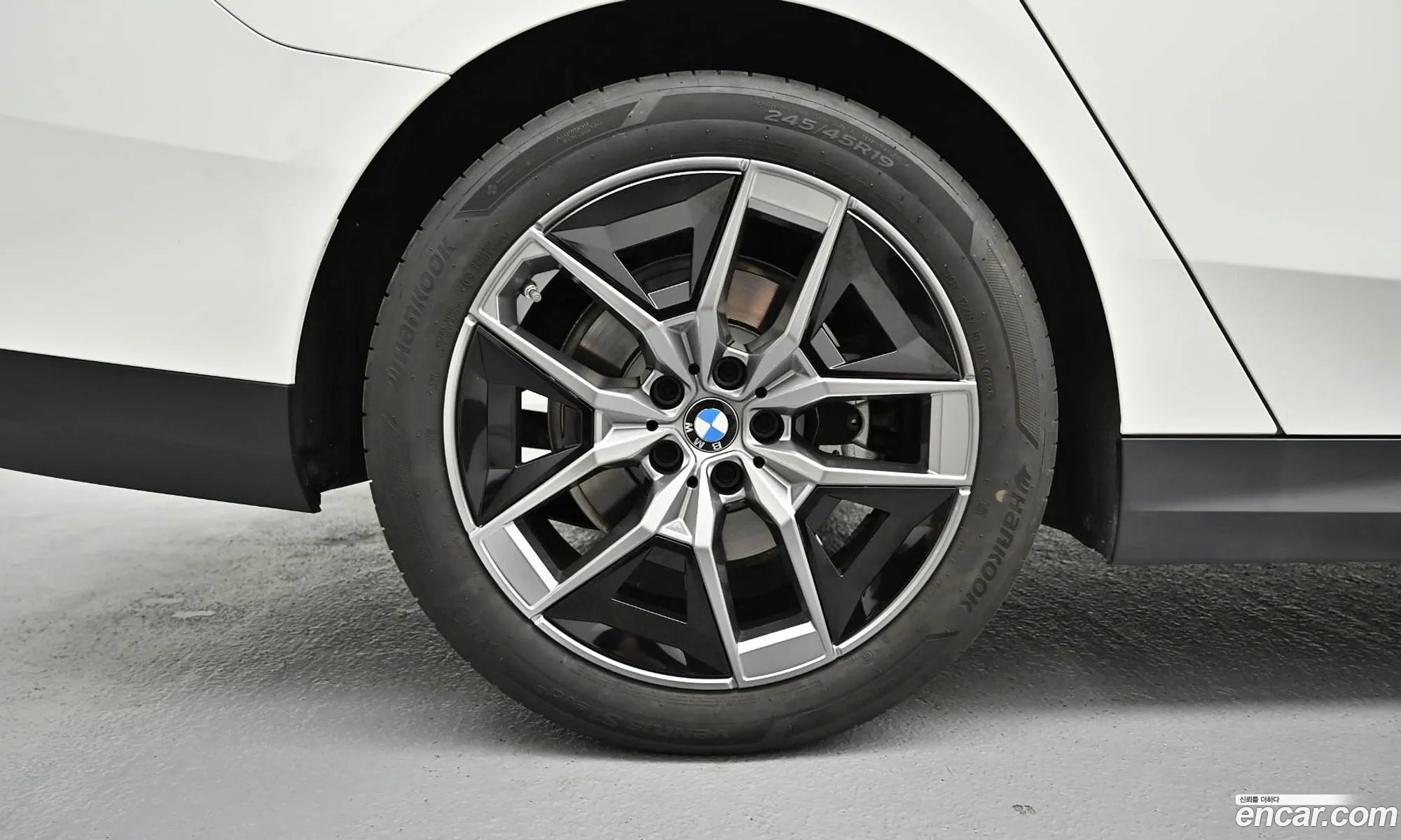 BMW 5 Series 2025 — 18