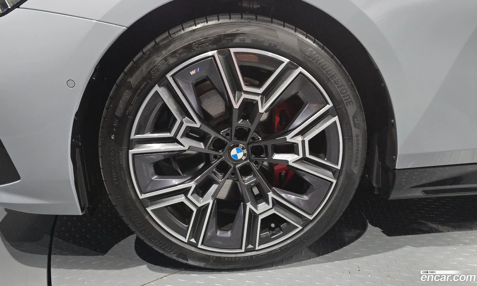 BMW 5 Series 2025 — 17