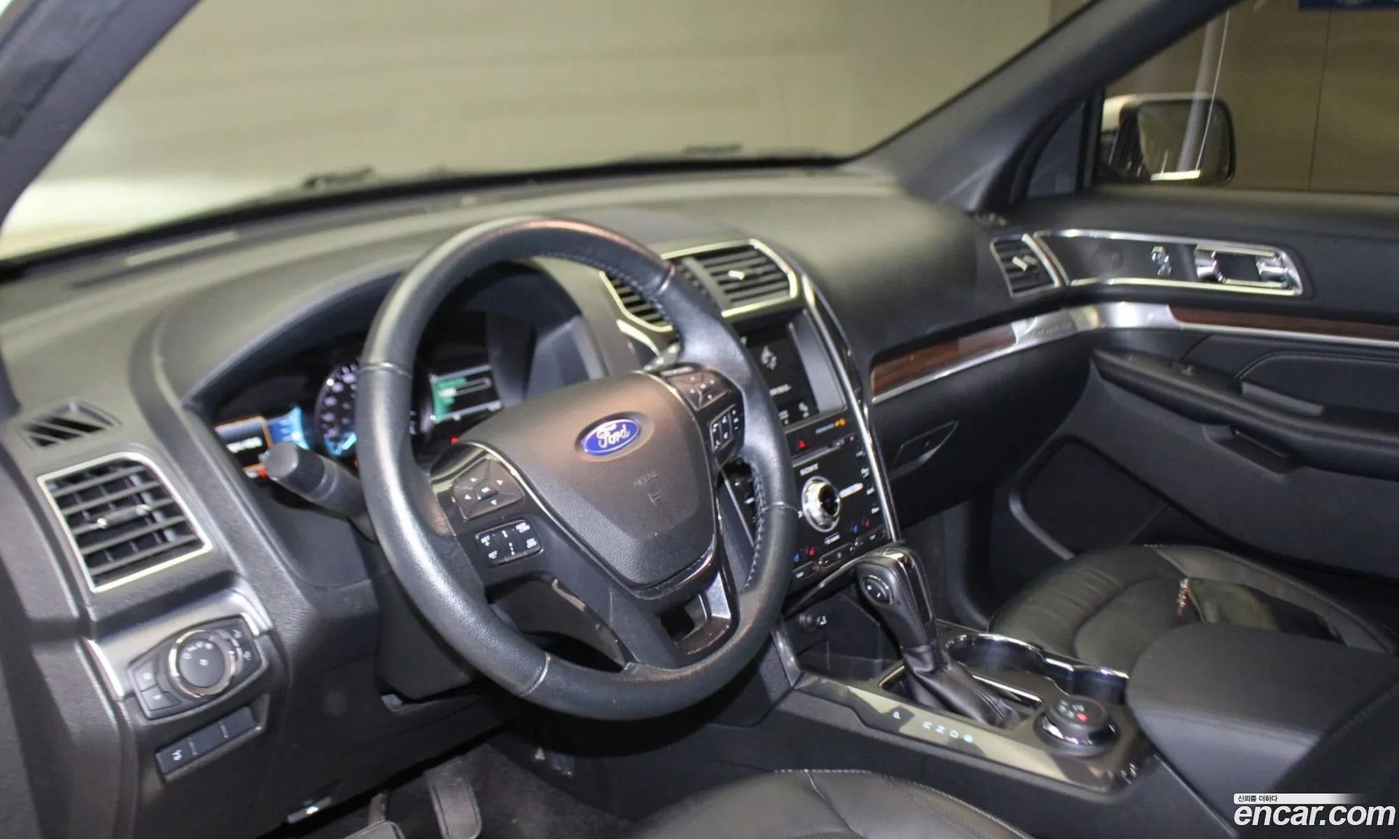 Ford Explorer 2018 — 18