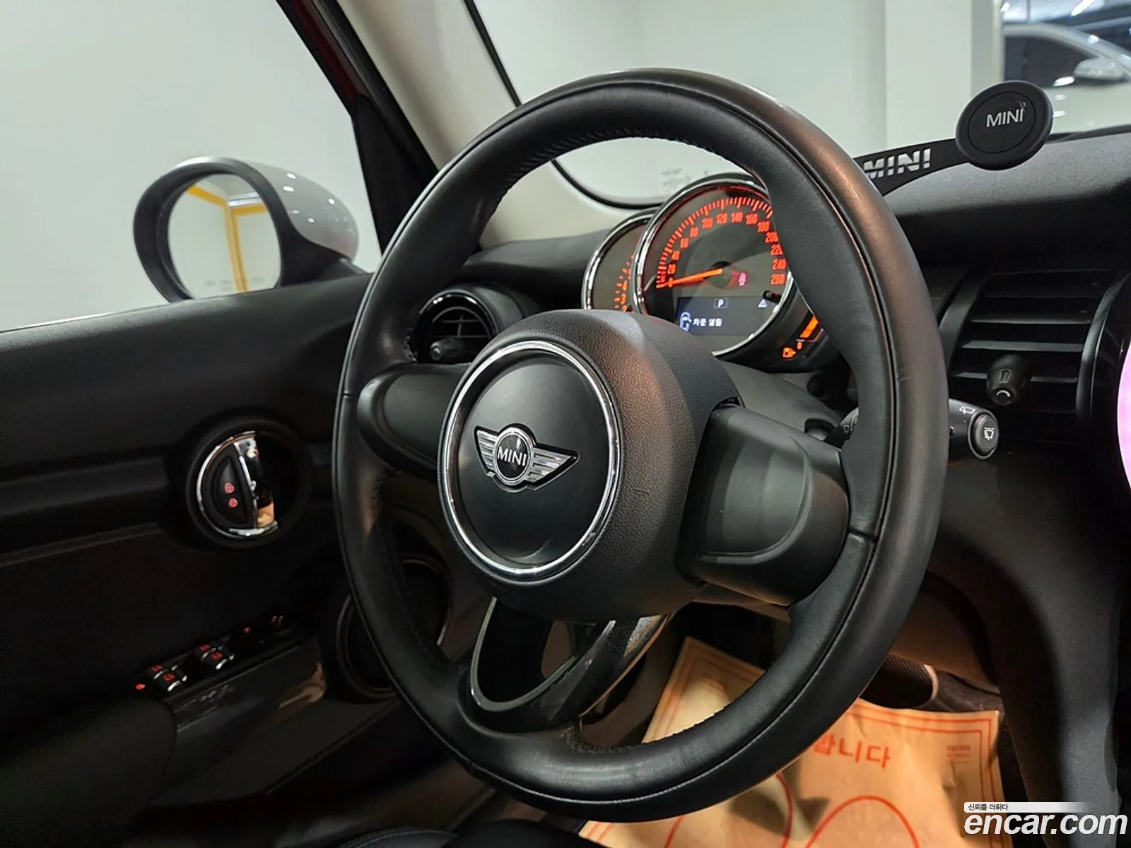 Mini Cooper 2018 — 17