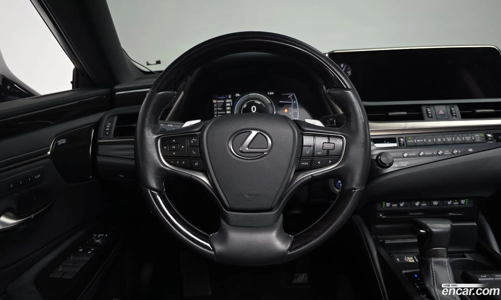 Lexus ES300h 7th Gen 2019 — 26