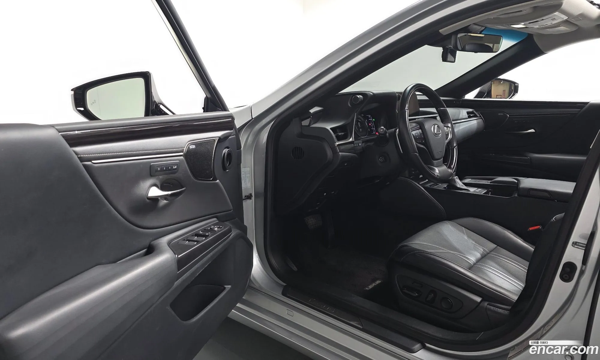 Lexus ES300h 7th Gen 2019 — 9