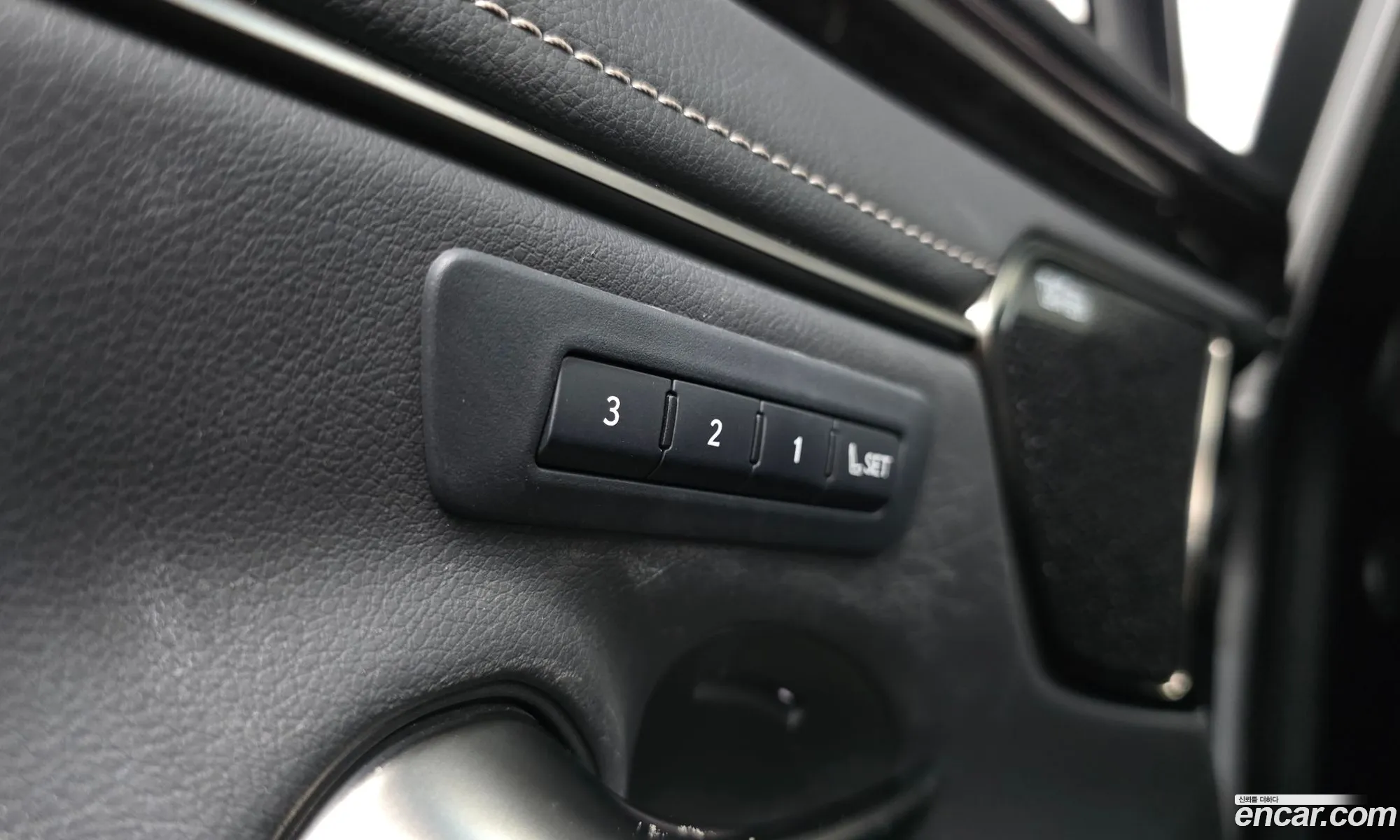 Lexus ES300h 7th Gen 2019 — 11