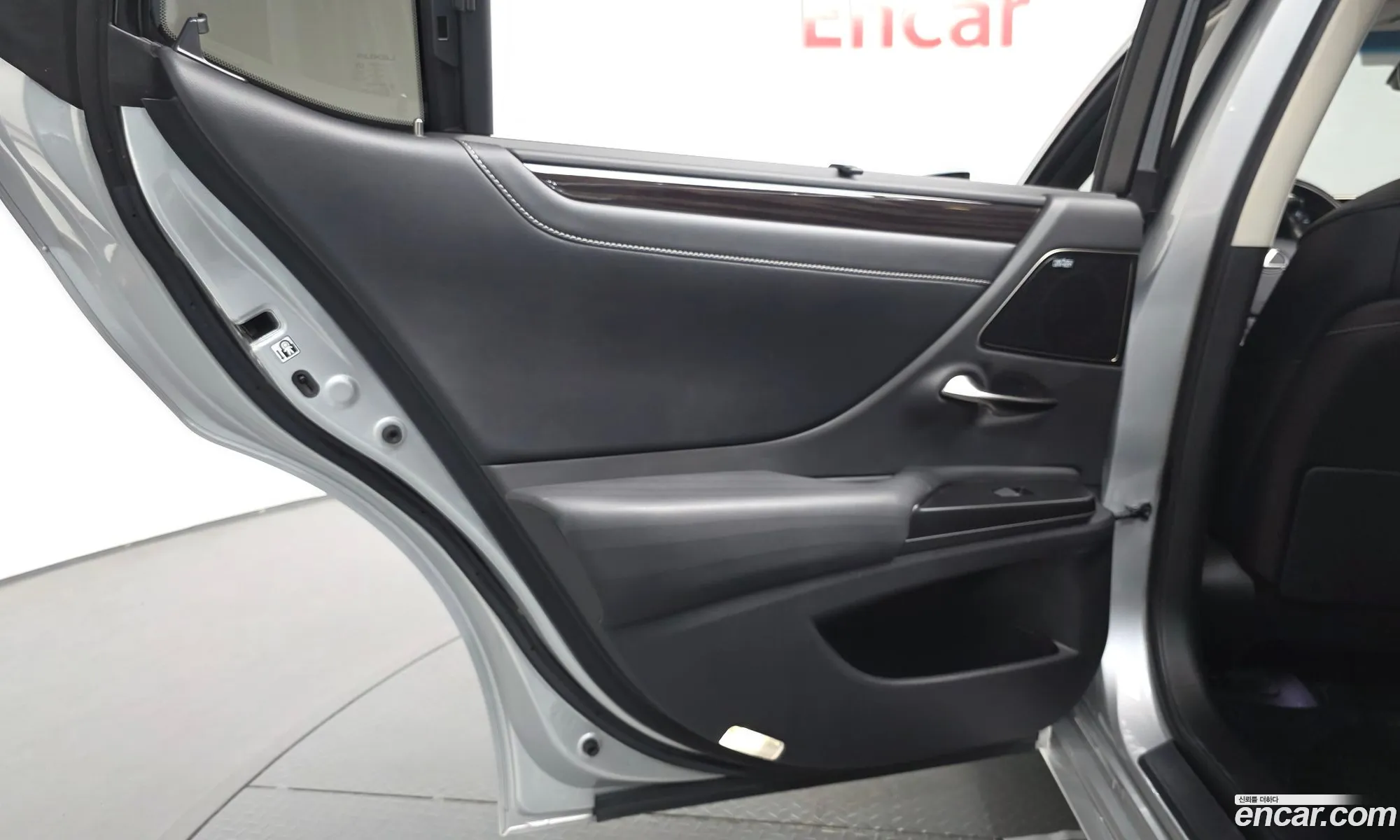 Lexus ES300h 7th Gen 2019 — 19
