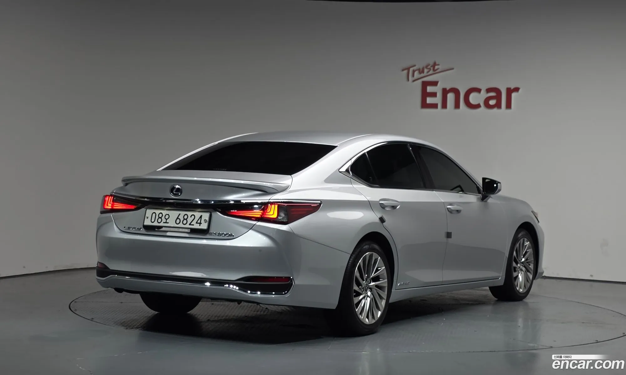 Lexus ES300h 7th Gen 2019 — 8