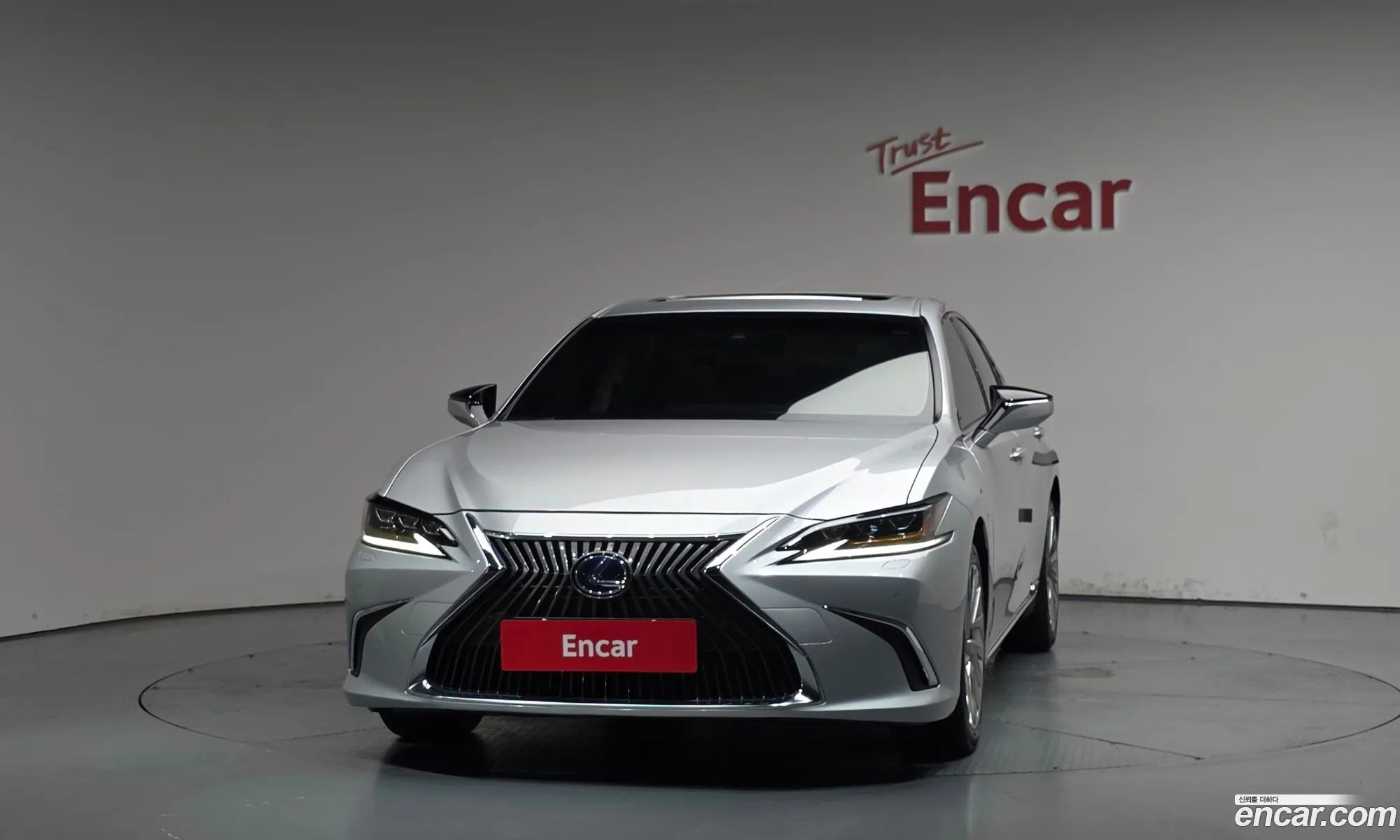 Lexus ES300h 7th Gen 2019 — 22