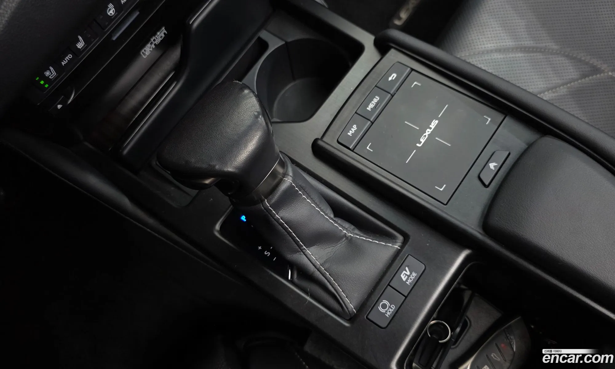 Lexus ES300h 7th Gen 2019 — 18