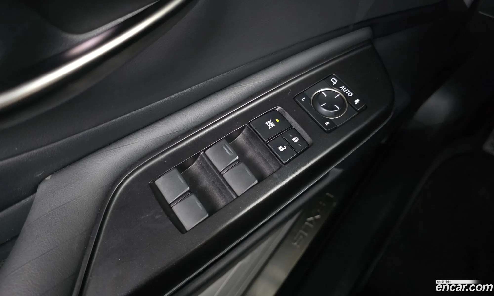 Lexus ES300h 7th Gen 2019 — 28
