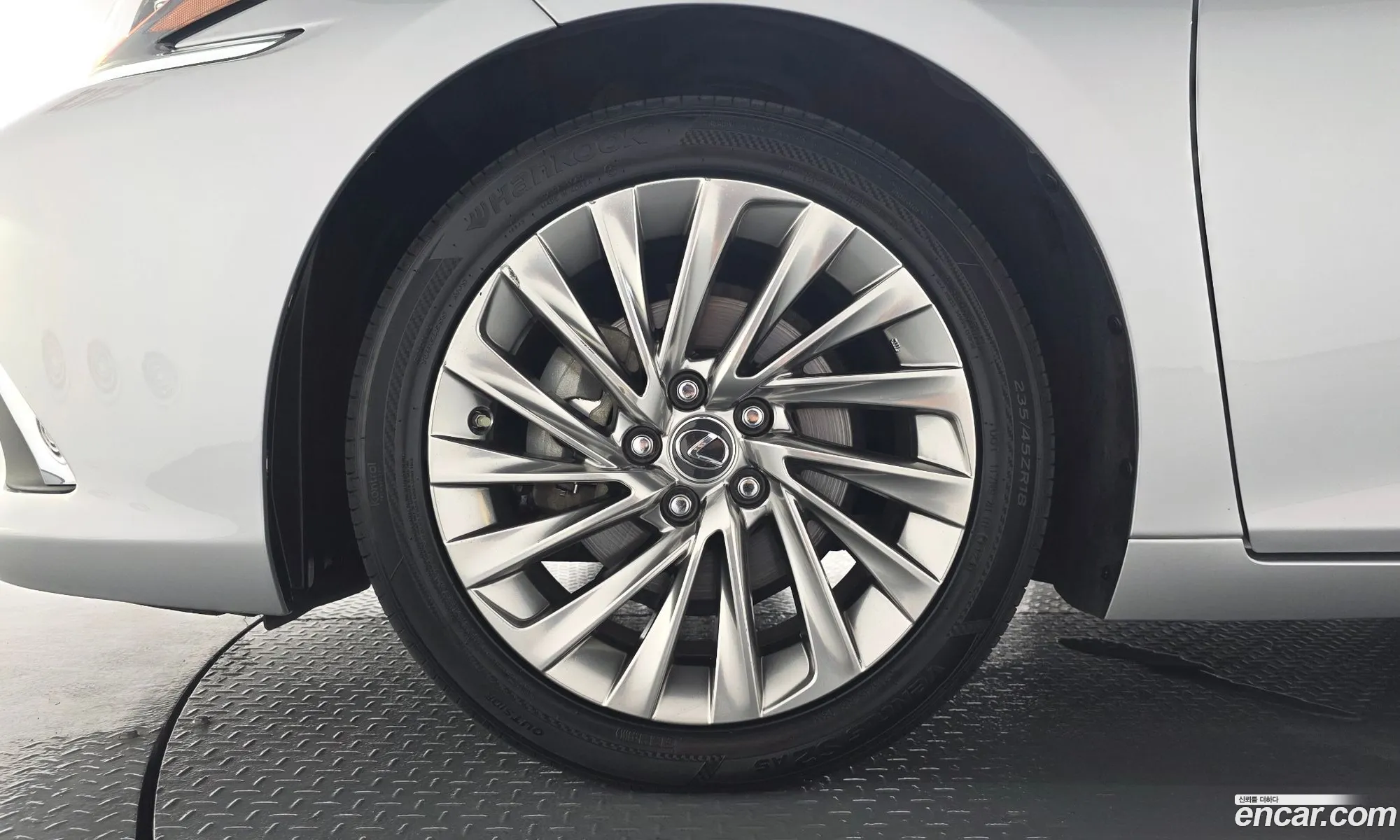 Lexus ES300h 7th Gen 2019 — 12