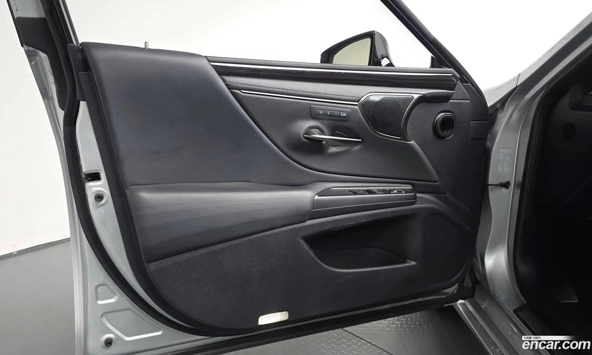 Lexus ES300h 7th Gen 2019 — 20