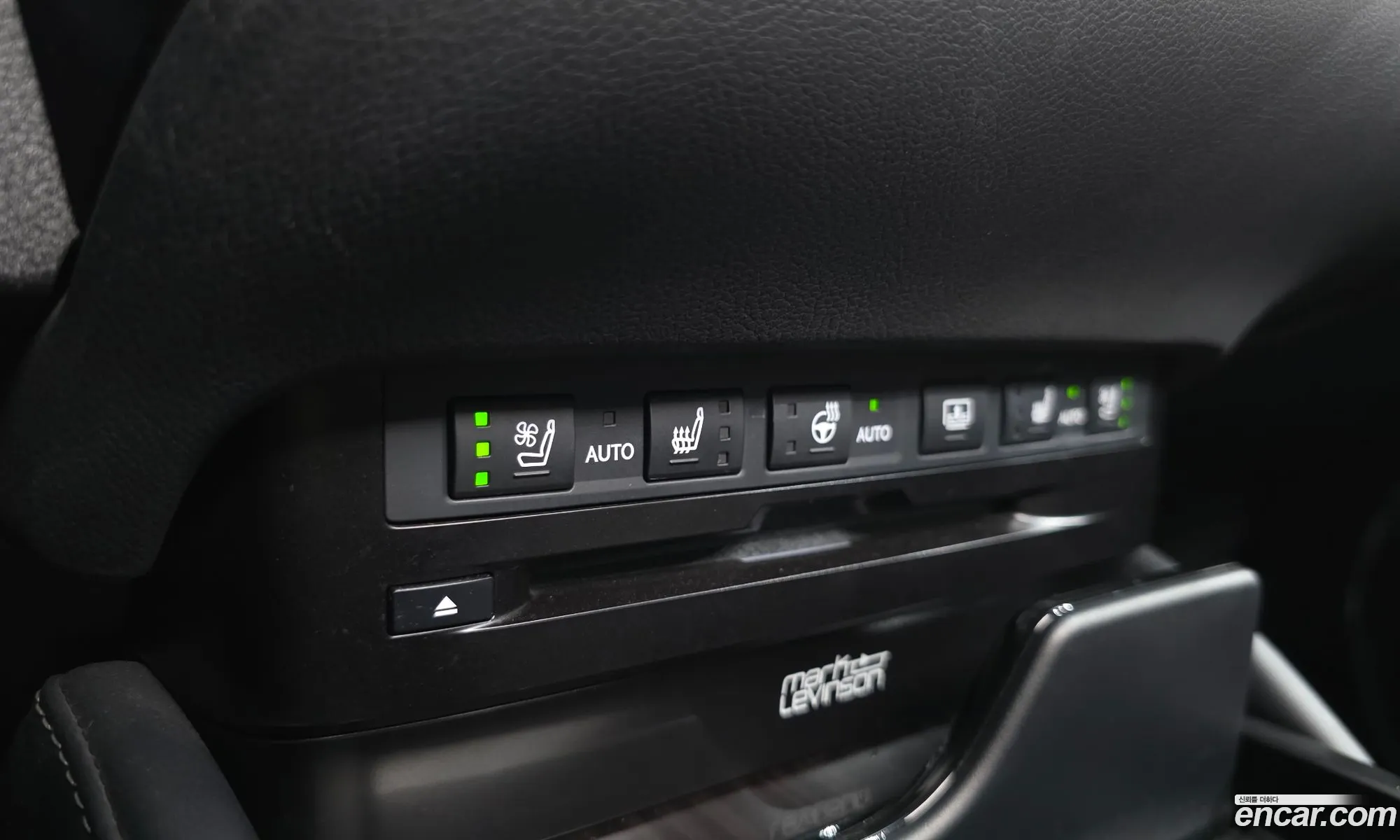 Lexus ES300h 7th Gen 2019 — 7