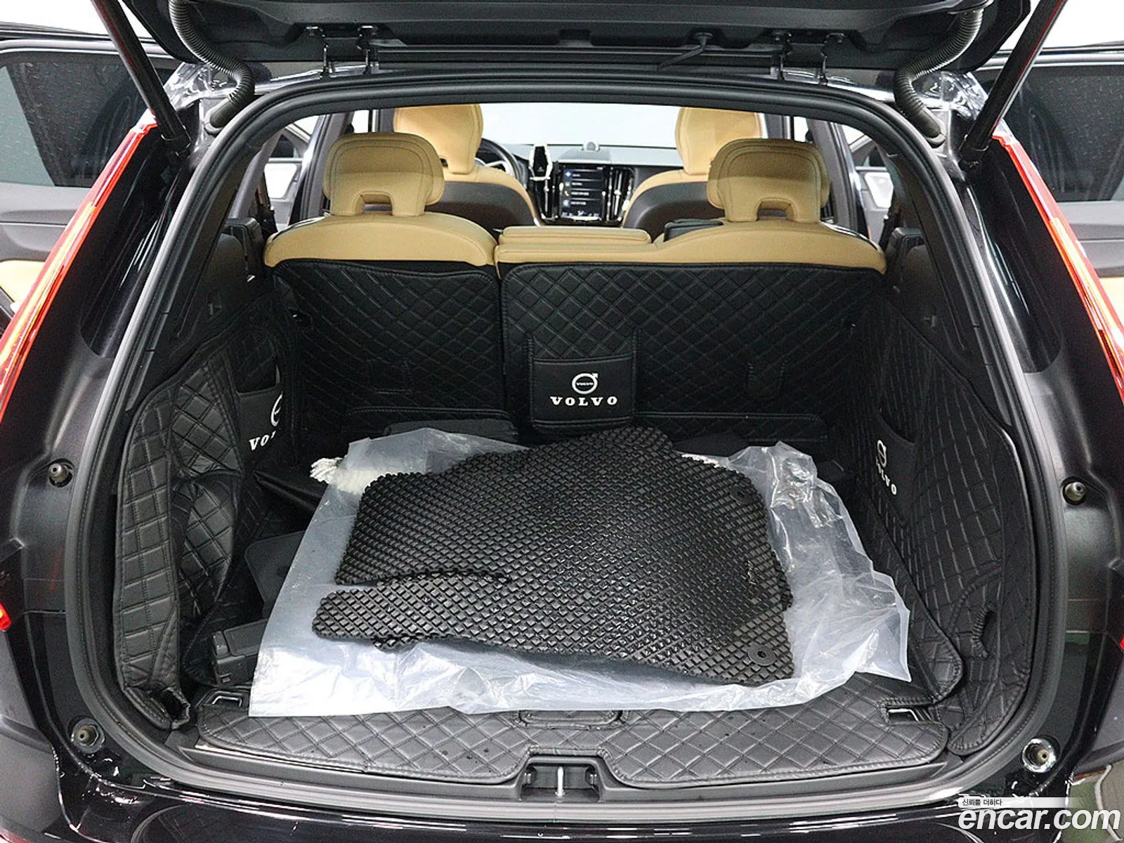 Volvo XC60 2021 — 19