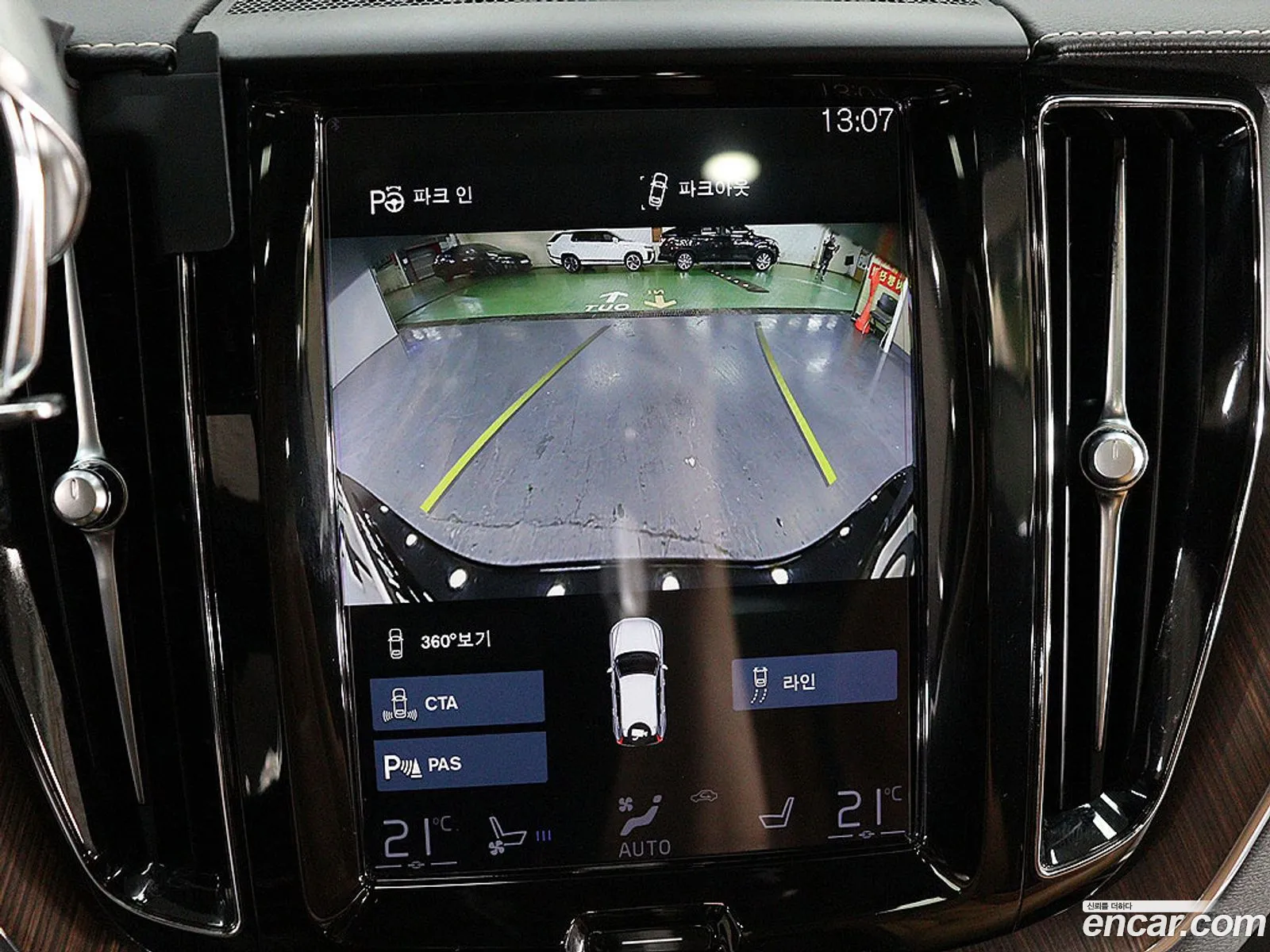 Volvo XC60 2021 — 4