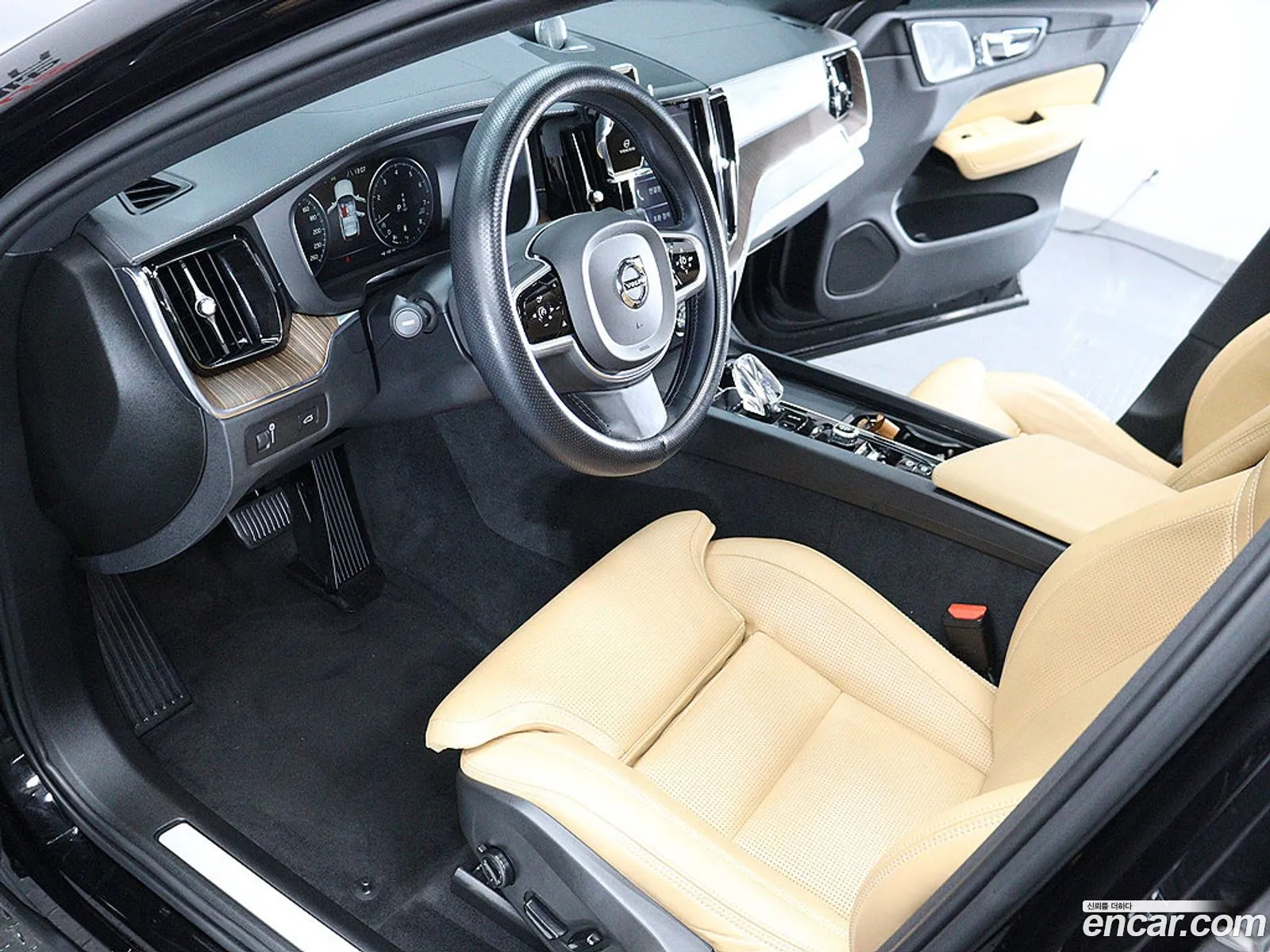 Volvo XC60 2021 — 9
