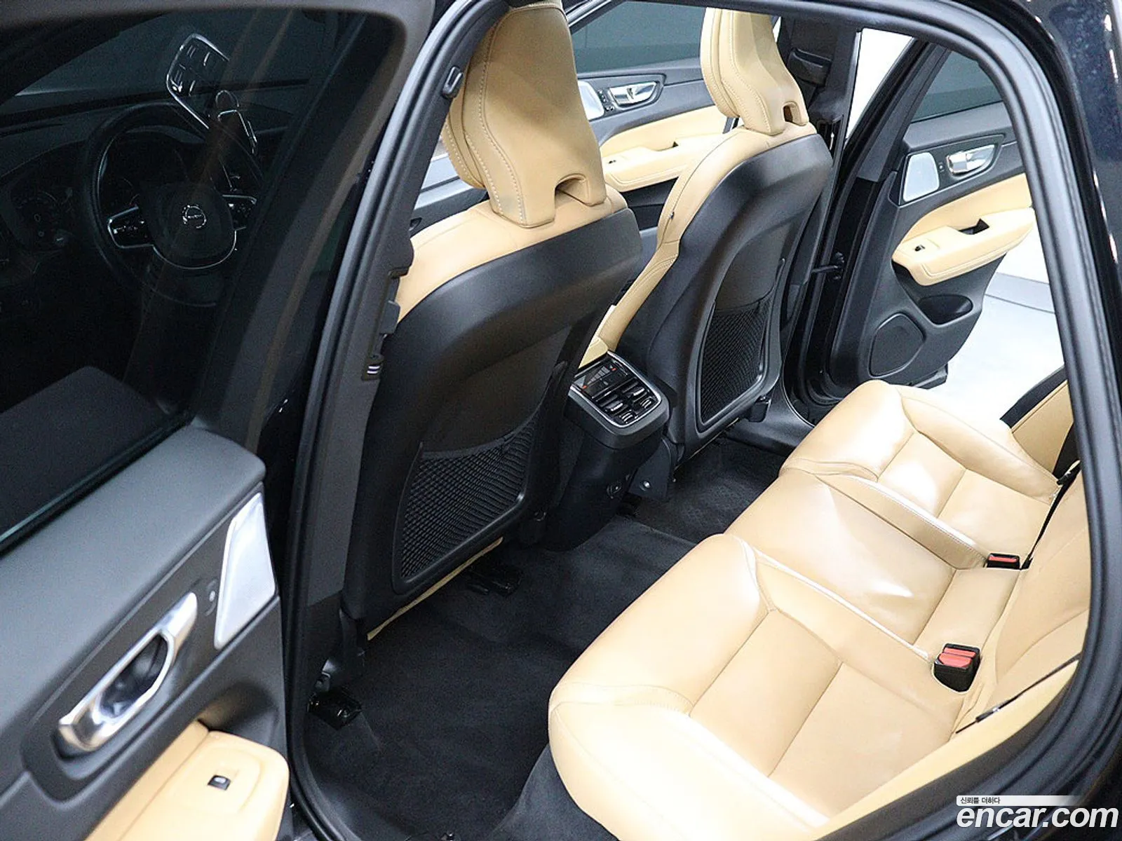 Volvo XC60 2021 — 14