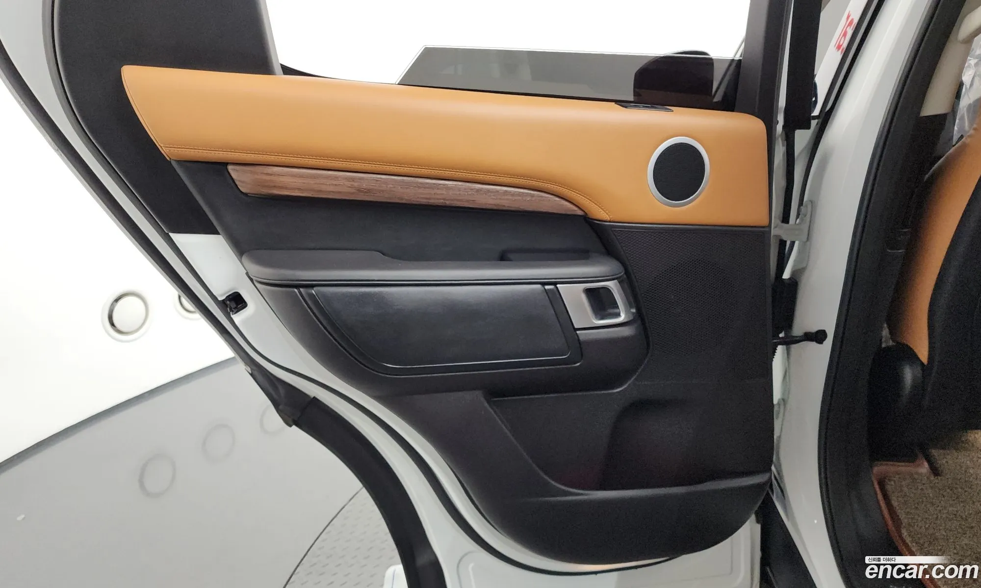 Land Rover Discovery 5 2018 SALRA2BK3JA062026 — 27