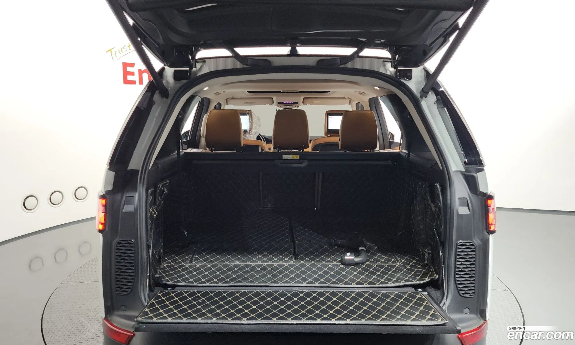 Land Rover Discovery 5 2018 SALRA2BK3JA062026 — 31