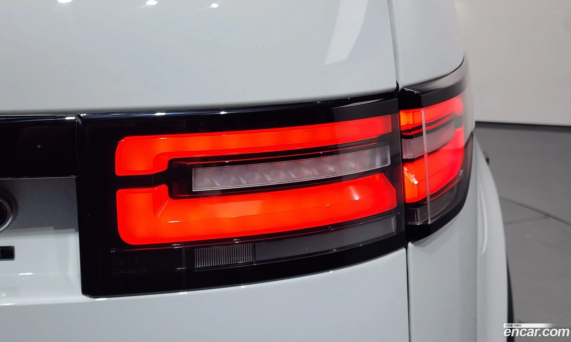 Land Rover Discovery 5 2018 SALRA2BK3JA062026 — 33