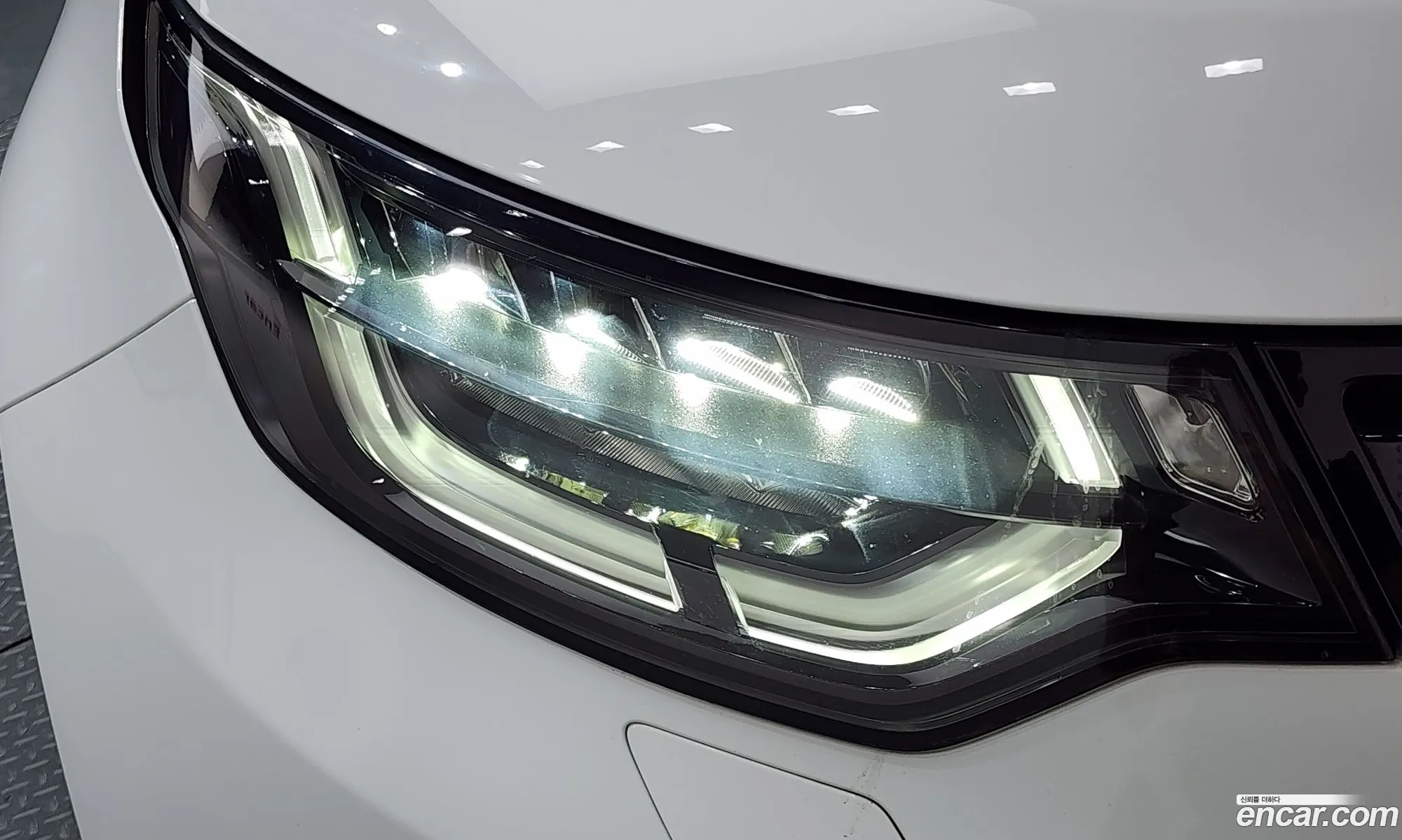 Land Rover Discovery 5 2018 SALRA2BK3JA062026 — 32