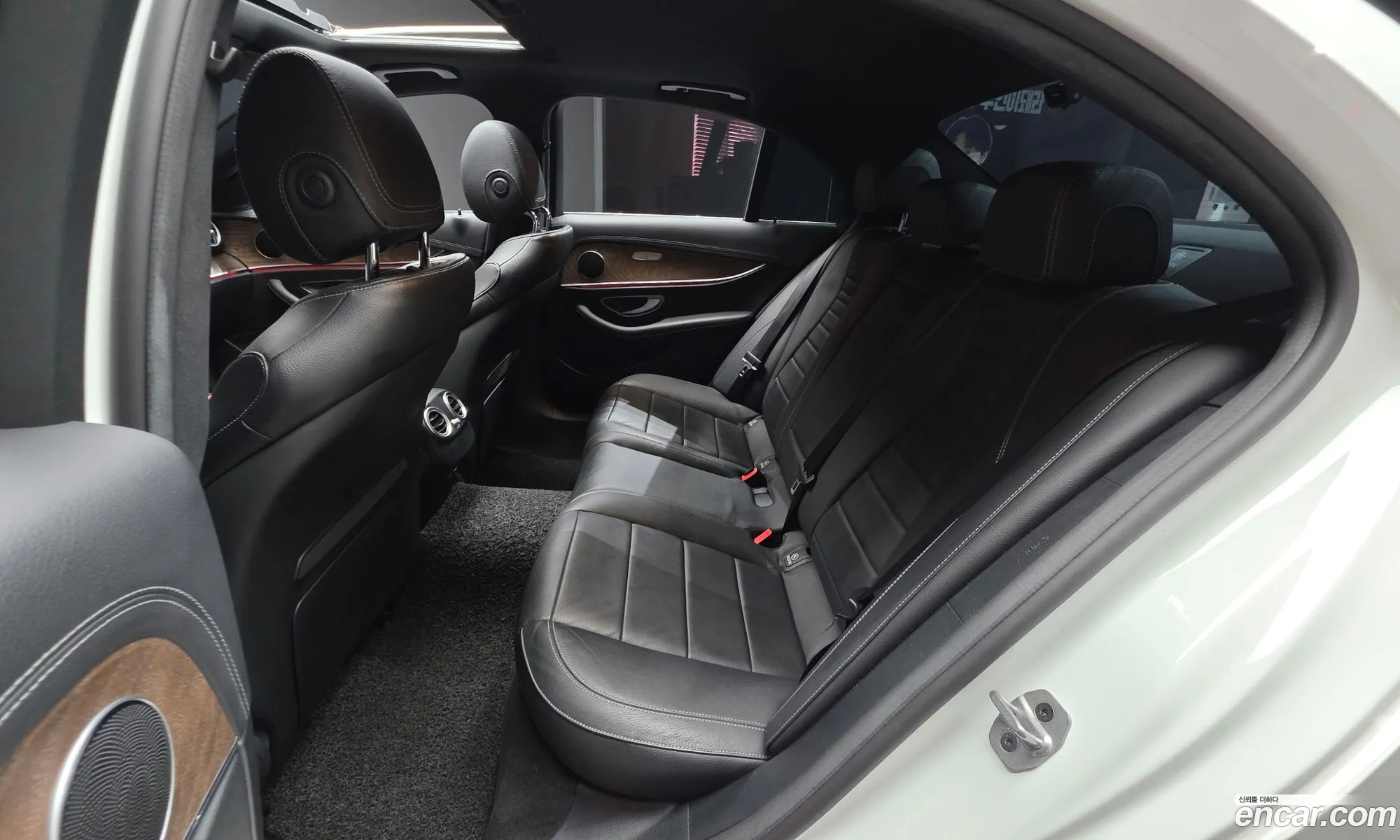 Mercedes-Benz E-Class W213 2022 — 28