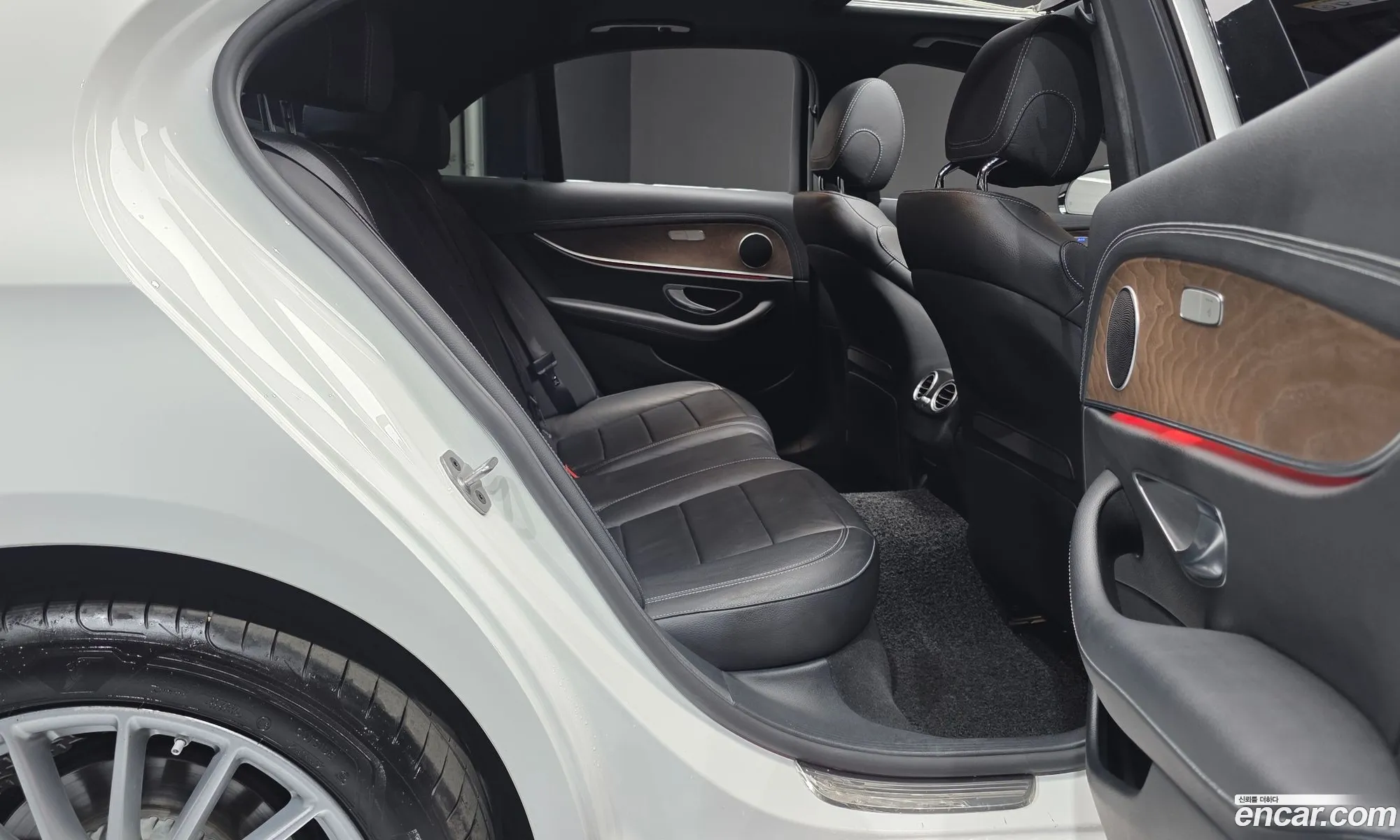 Mercedes-Benz E-Class W213 2022 — 19