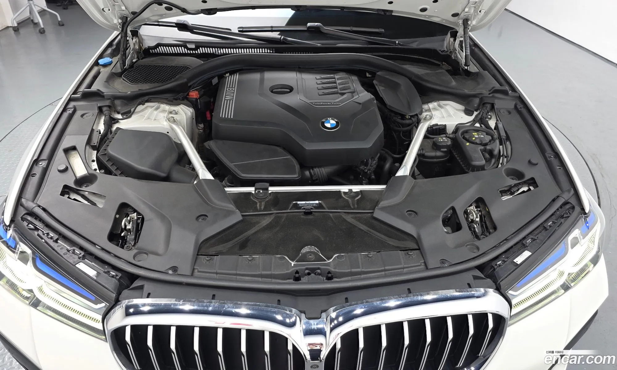 BMW 5 Series 2023 WBA71BH08PCN23817 — 13