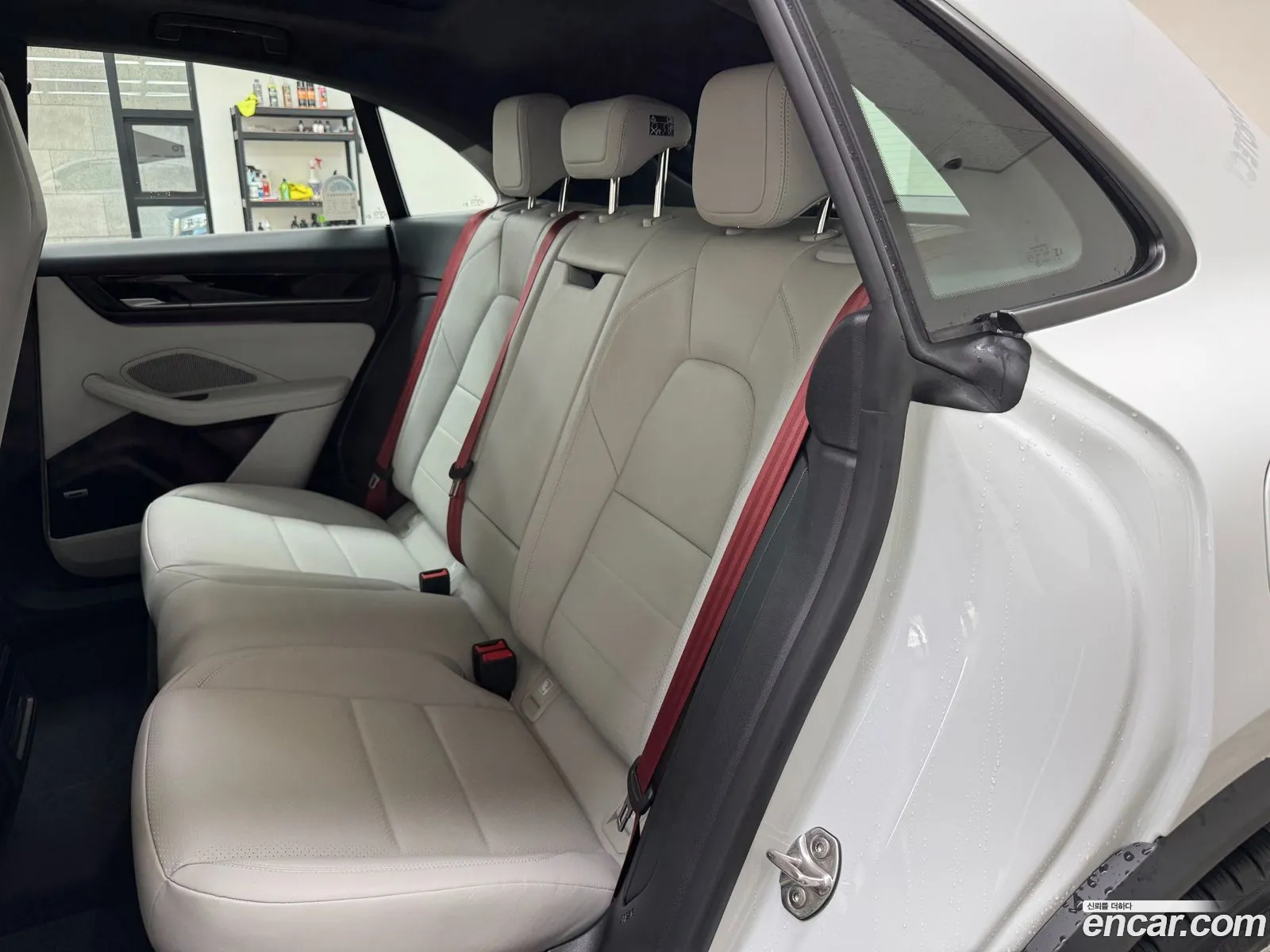 Porsche Macan EV