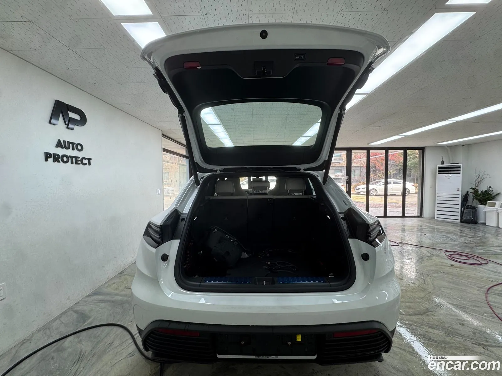 Porsche Macan EV 2025 — 7
