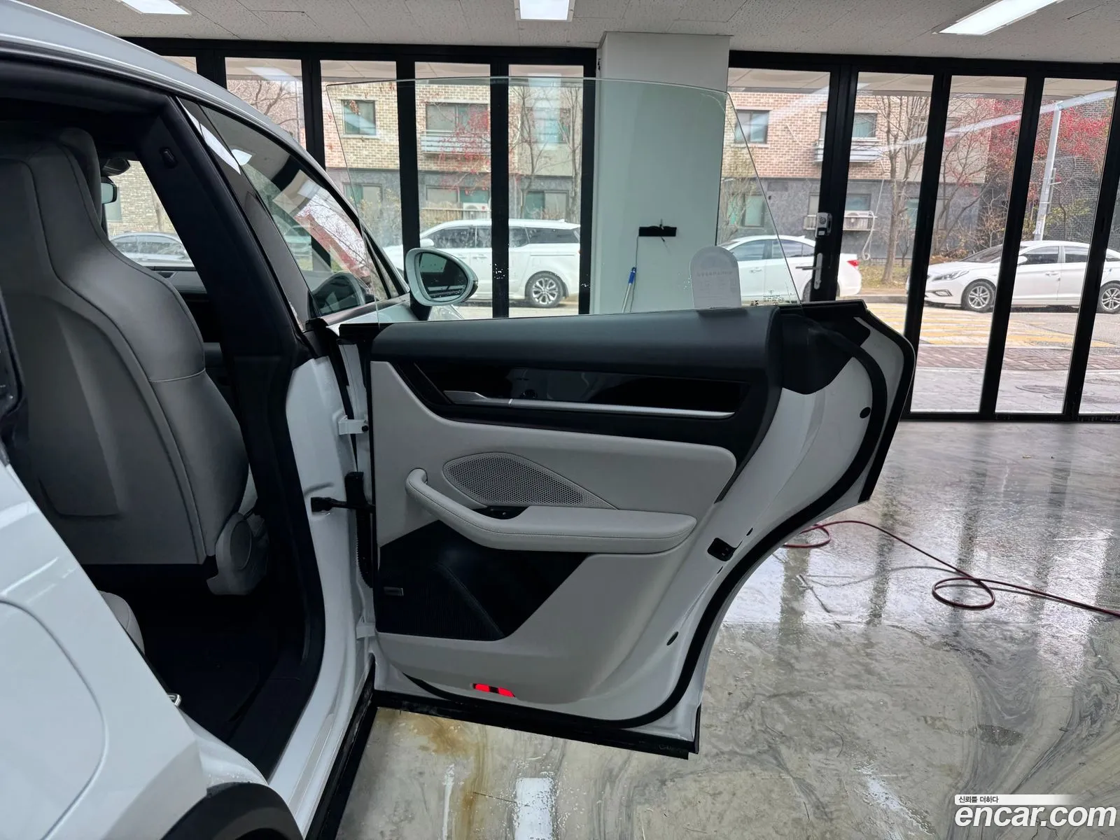 Porsche Macan EV 2025 — 9