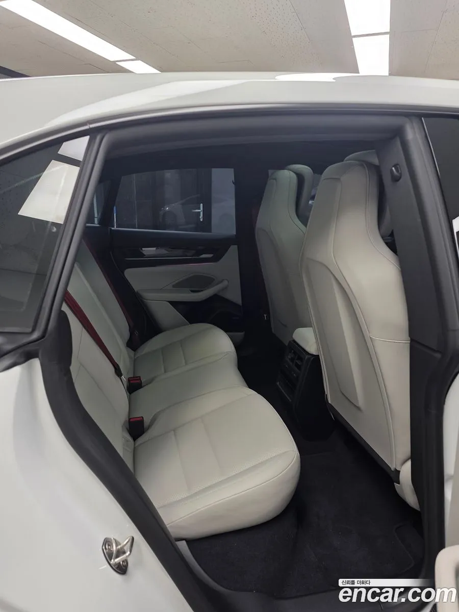 Porsche Macan EV 2025 — 3