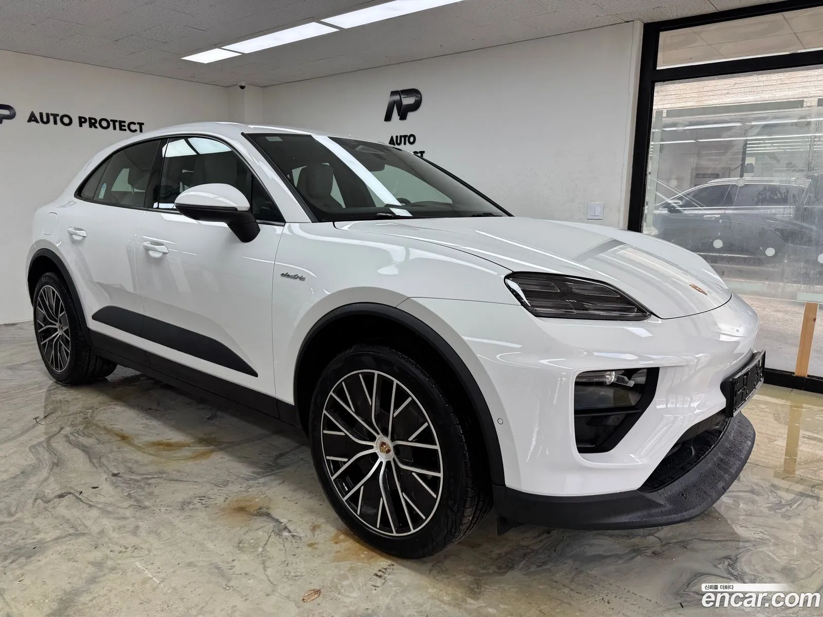 Porsche Macan EV 2025 — 11