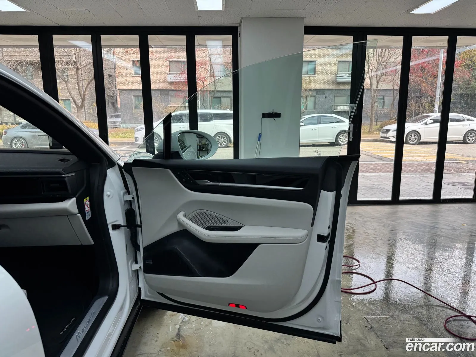 Porsche Macan EV 2025 — 6