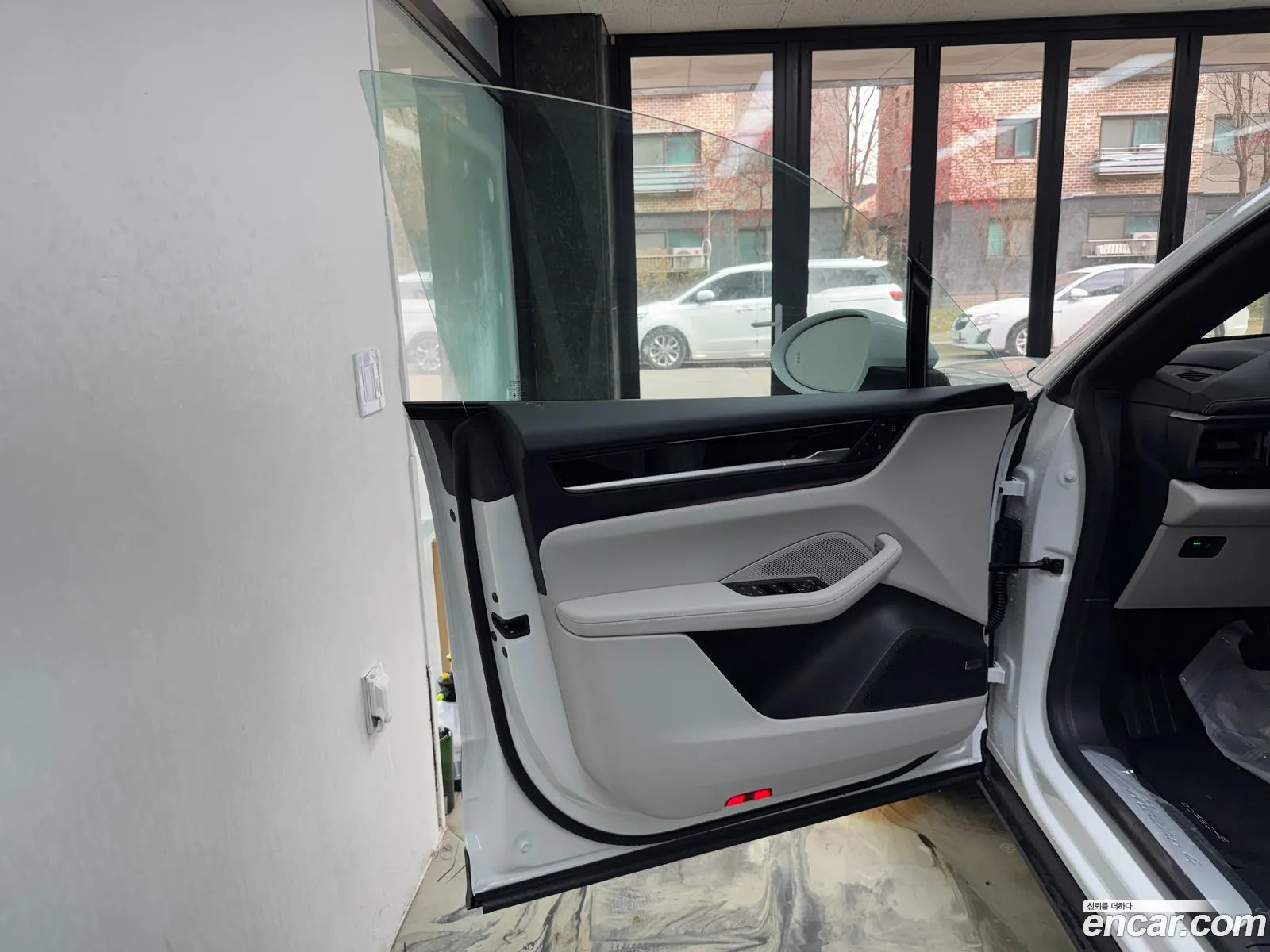 Porsche Macan EV
