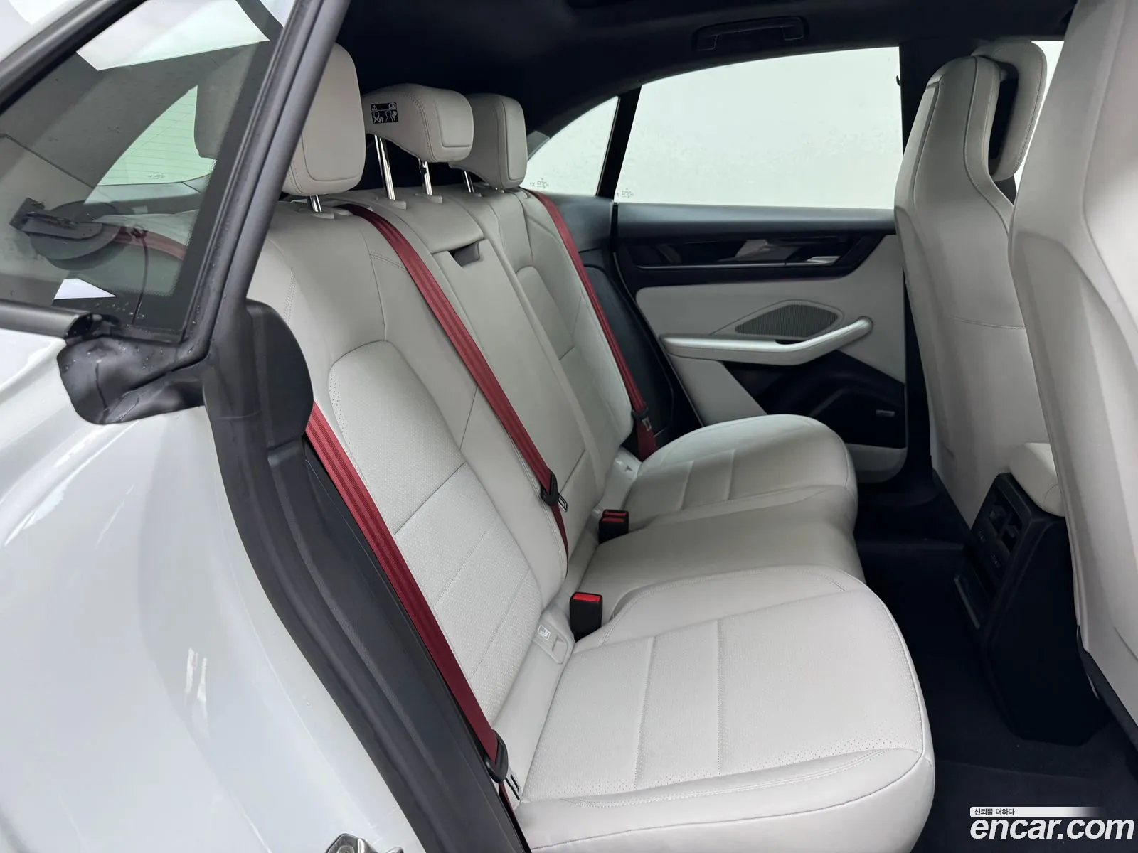 Porsche Macan EV 2025 — 10