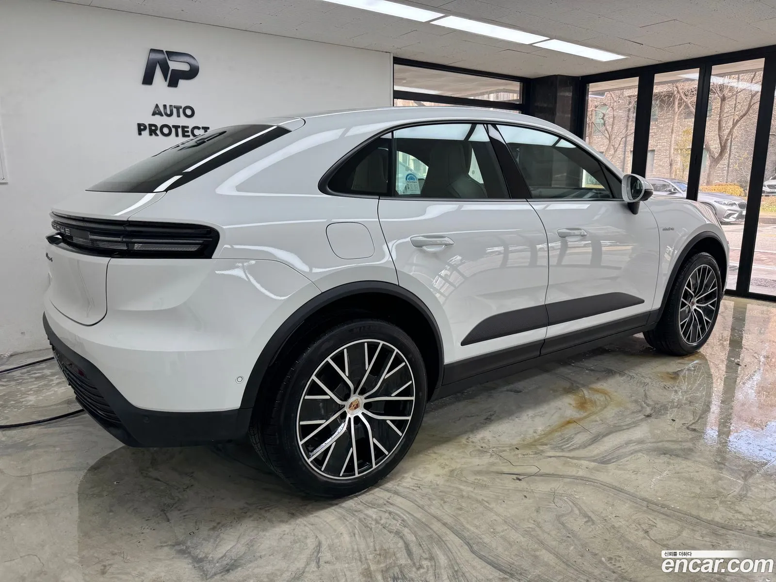 Porsche Macan EV 2025 — 15