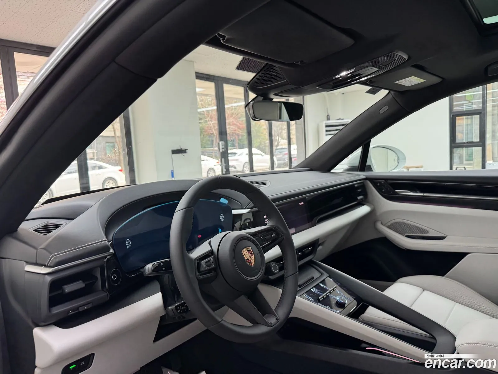 Porsche Macan EV 2025 — 17